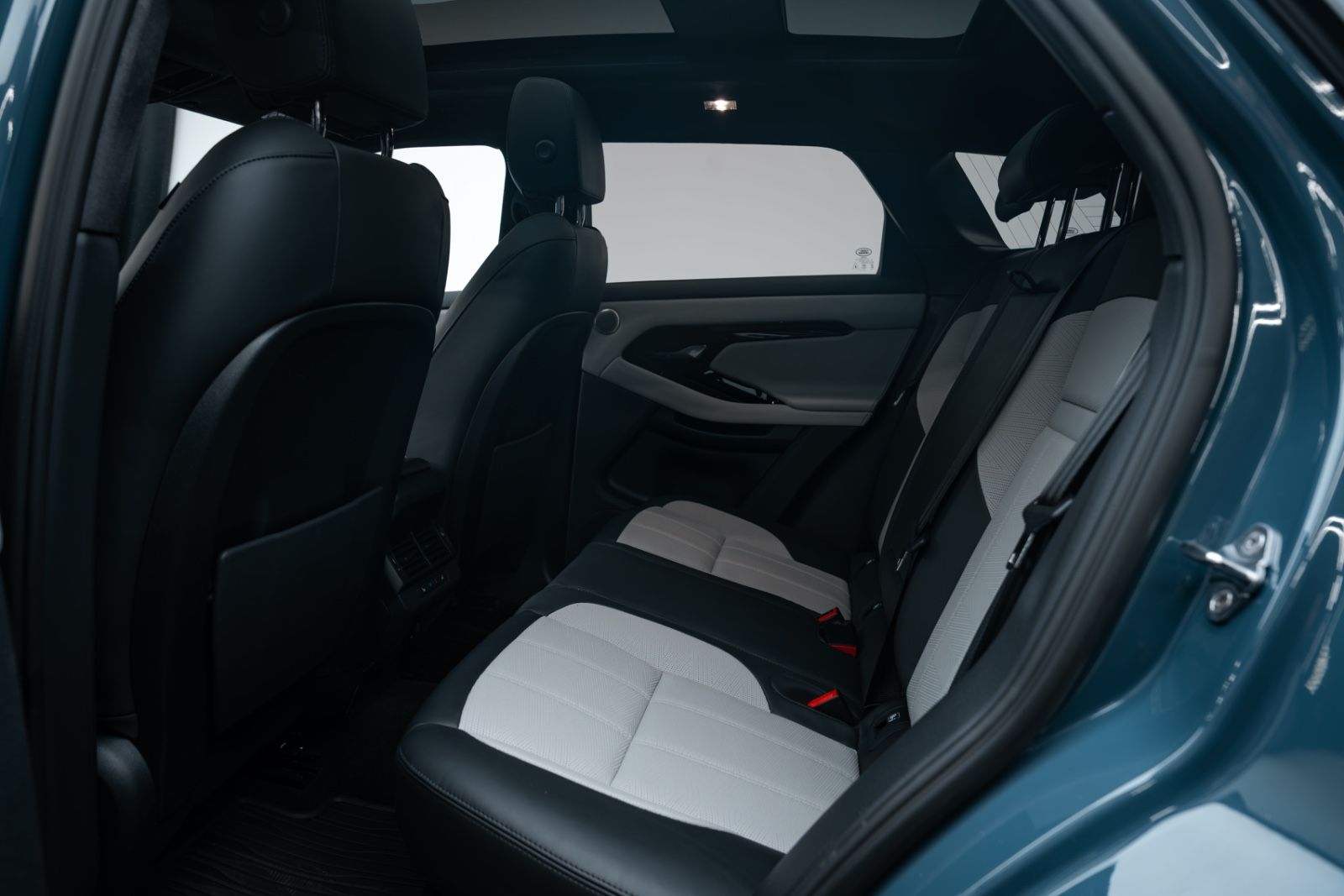 Fahrzeugabbildung Land Rover AUTOBIOGRAPHY/ KOMFORT / WINTER / AHK / MERIDIAN