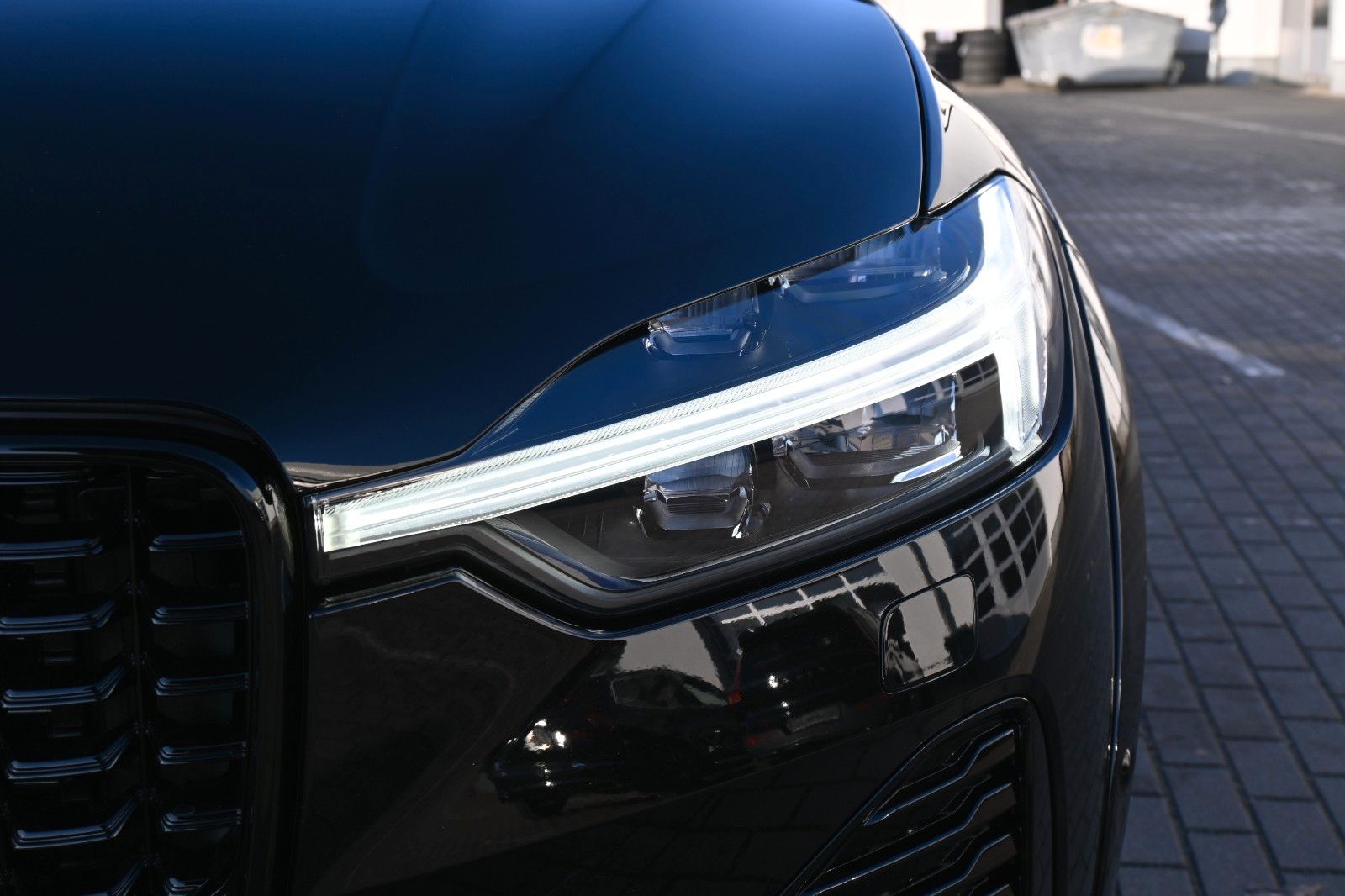 Fahrzeugabbildung Volvo XC60 B5 AWD Ultra Dark*LUFT*360°*ACC*AHK