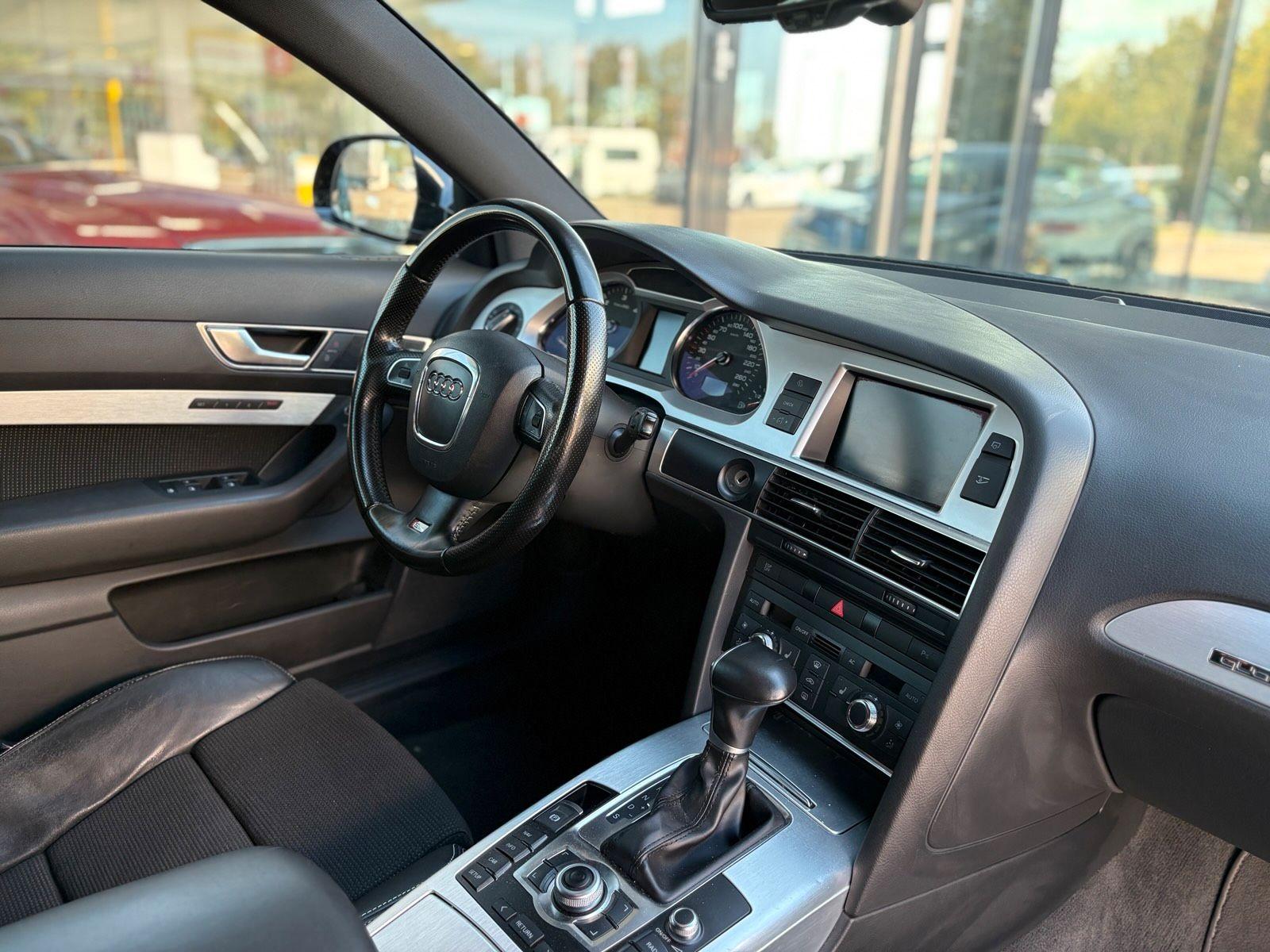Audi Quattro 2008 — салон