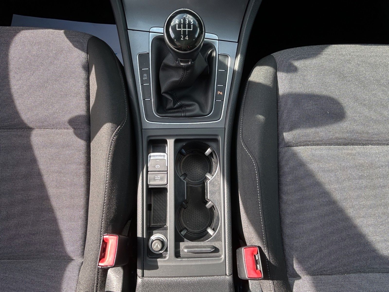 Fahrzeugabbildung Volkswagen Golf VII Lim. Trendline BMTKlimaaut./5Türig/