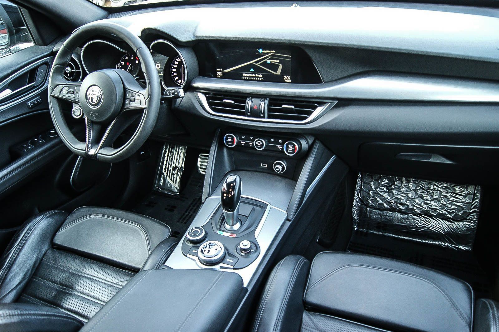 Fahrzeugabbildung Alfa Romeo Stelvio Super Q4 LUSSO SPORTPAKET LEDER WINTER