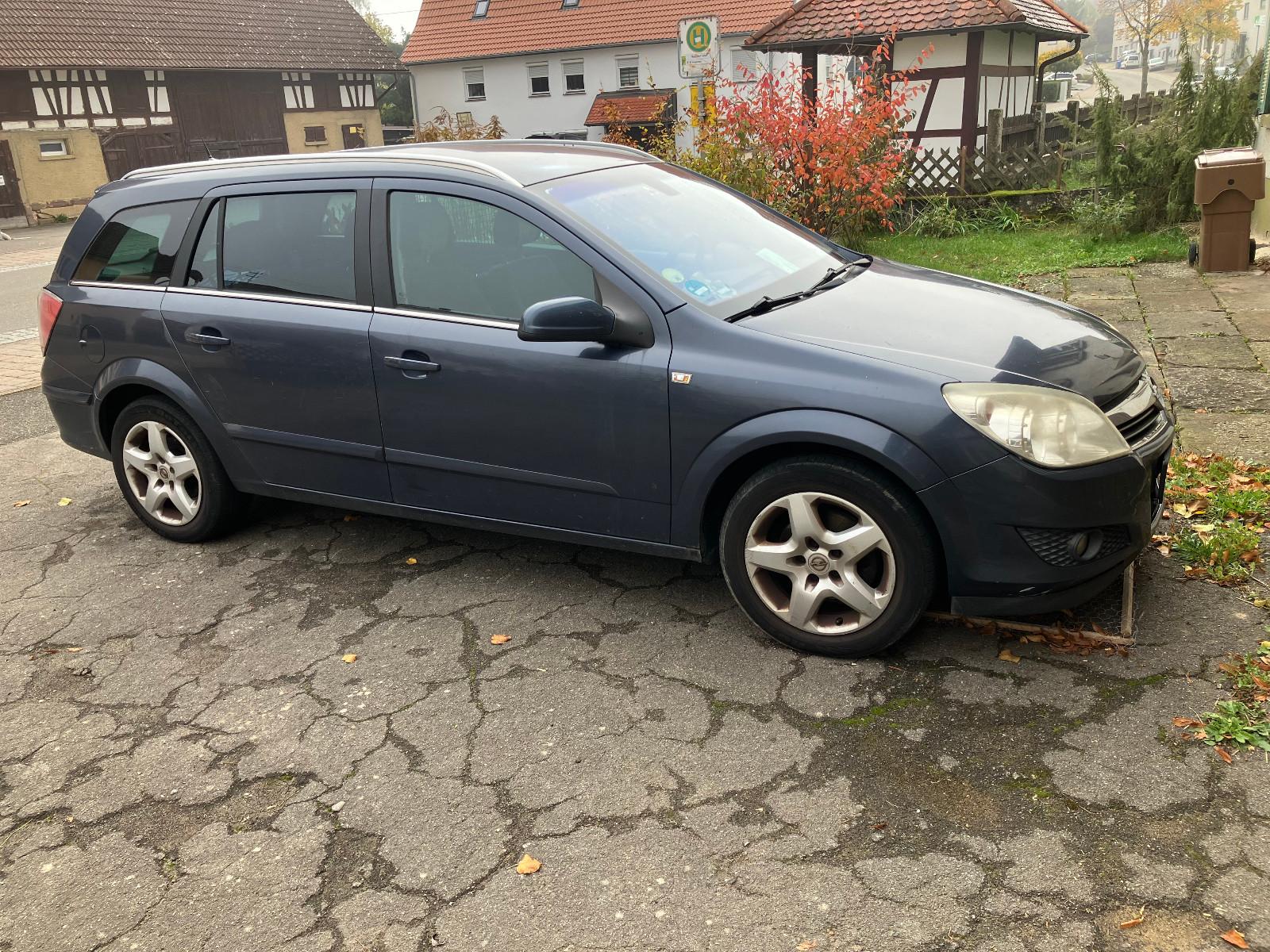 Opel Astra 2007 — rear view