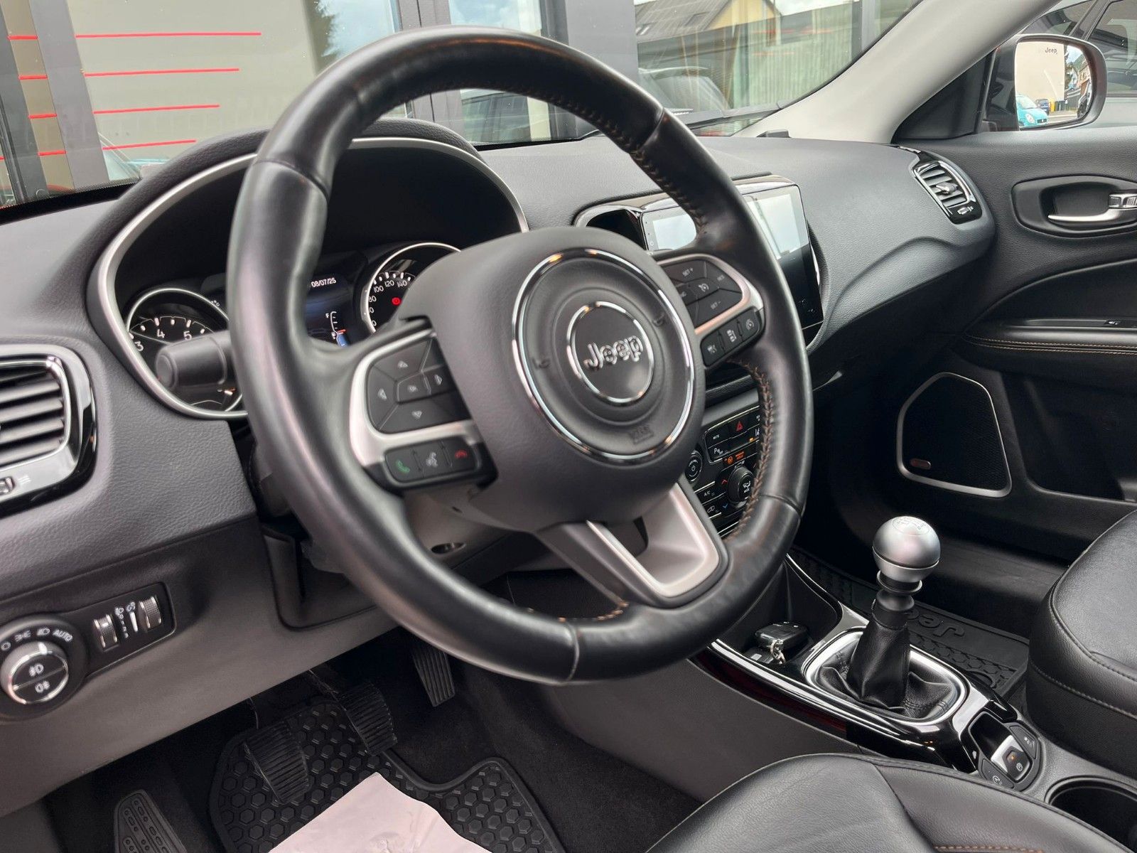 Fahrzeugabbildung Jeep Compass Limited FWD