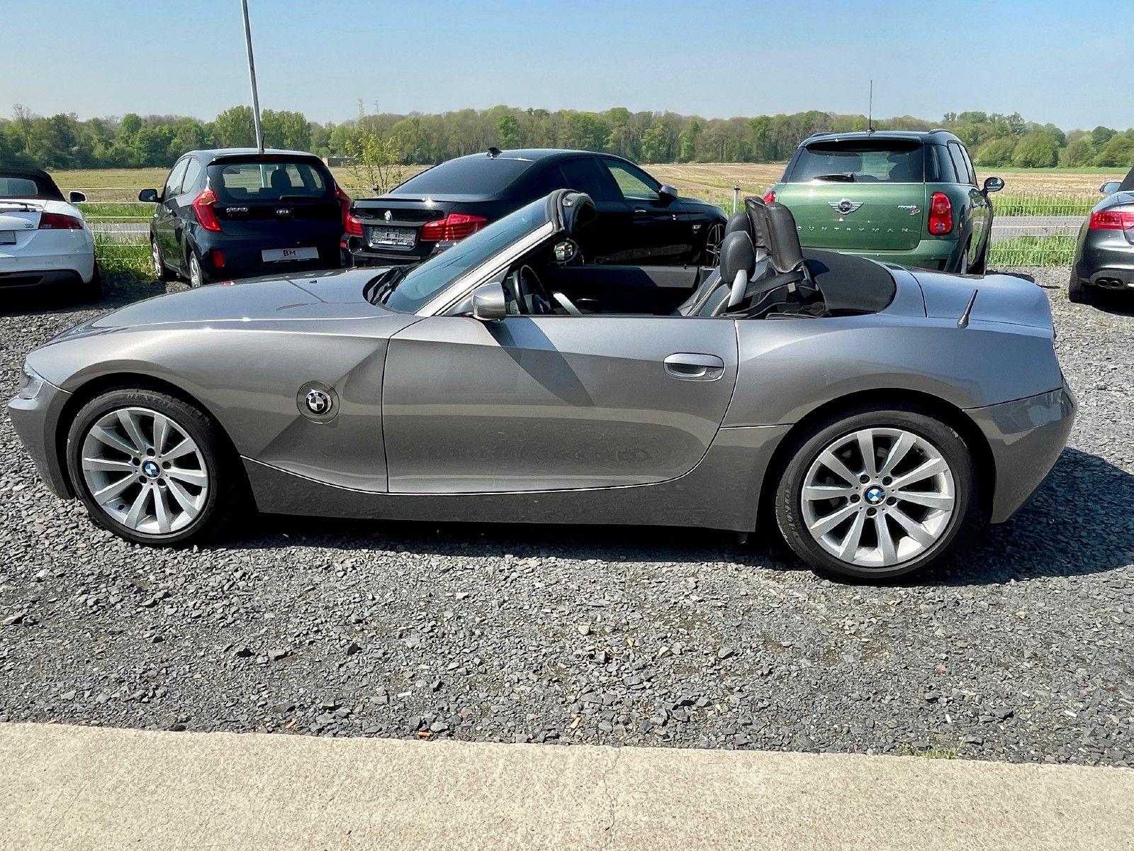 Fahrzeugabbildung BMW Z4 Roadster 2.2i Aut. Leder PDC Klima SPORTLENK