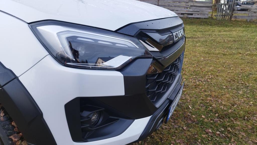 Erstes Annaberger Autohaus - Isuzu D-MAX Double Cab 4x4, V-Cross, AHZV, Hard-Top - Bild 3 Erstes Annaberger Autohaus - Isuzu D-MAX Double Cab 4x4, V-Cross, AHZV, Hard-Top - Bild 3