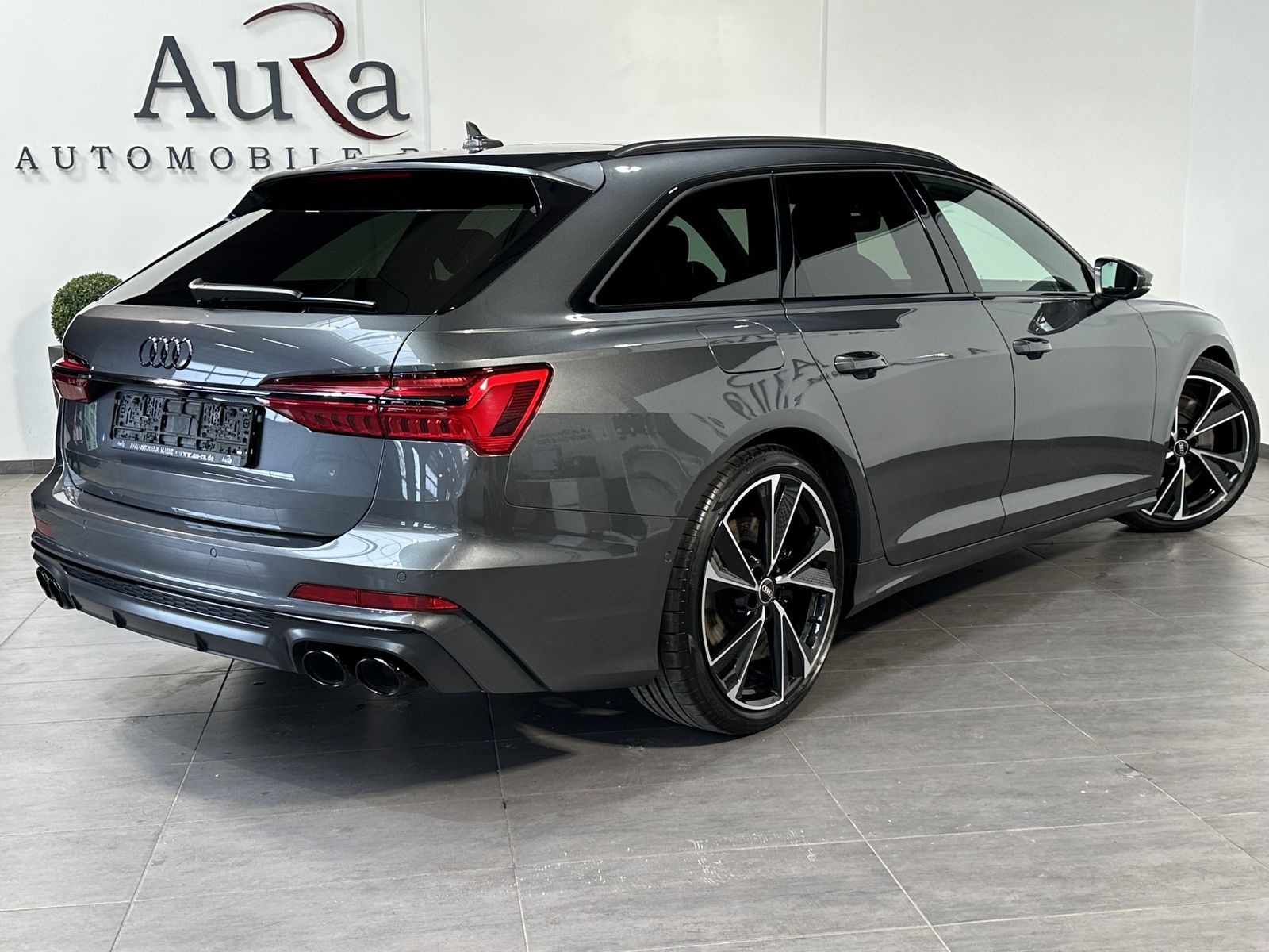 Fahrzeugabbildung Audi S6 Avant Black NAV+MATRIX+B&O+PANO+AHK+V-COCKPIT