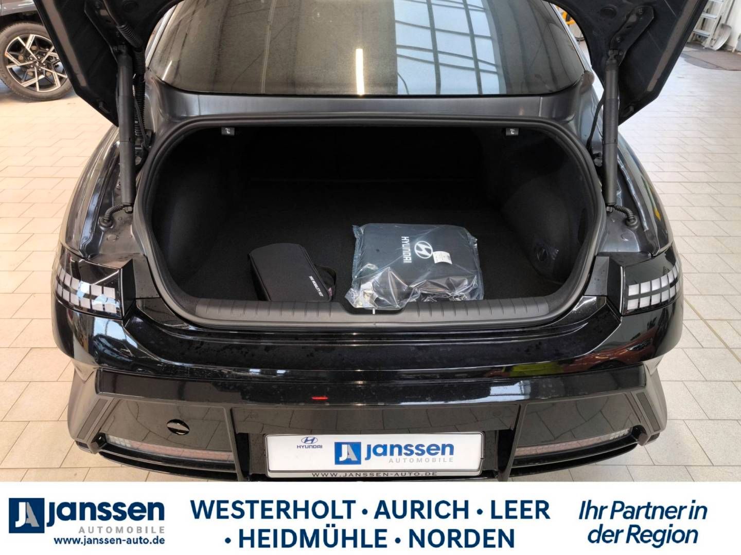 Fahrzeugabbildung Hyundai IONIQ 6 Elektro 84 kWh N Lin/Automatik/Rückfahrk