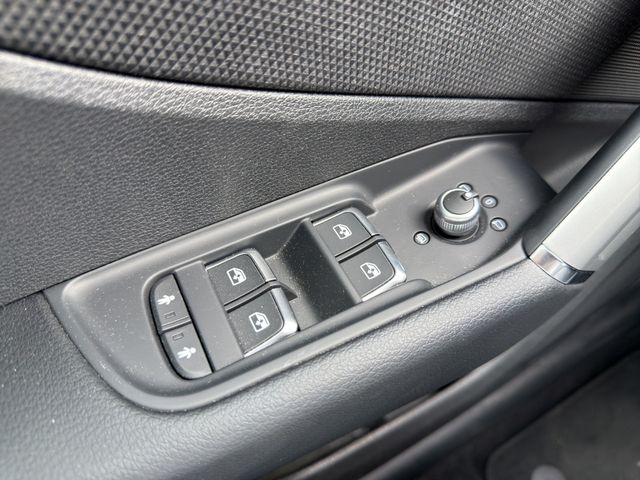 Q2 S line 35 TFSI S tronic Matrix-LED, Navigatio