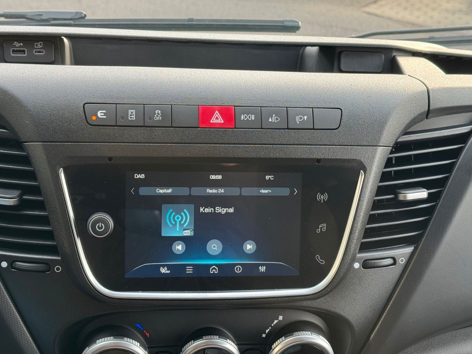 Fahrzeugabbildung Iveco Daily 35S16 A8 *DoKa*Automatik*AHK*R3.520mm*