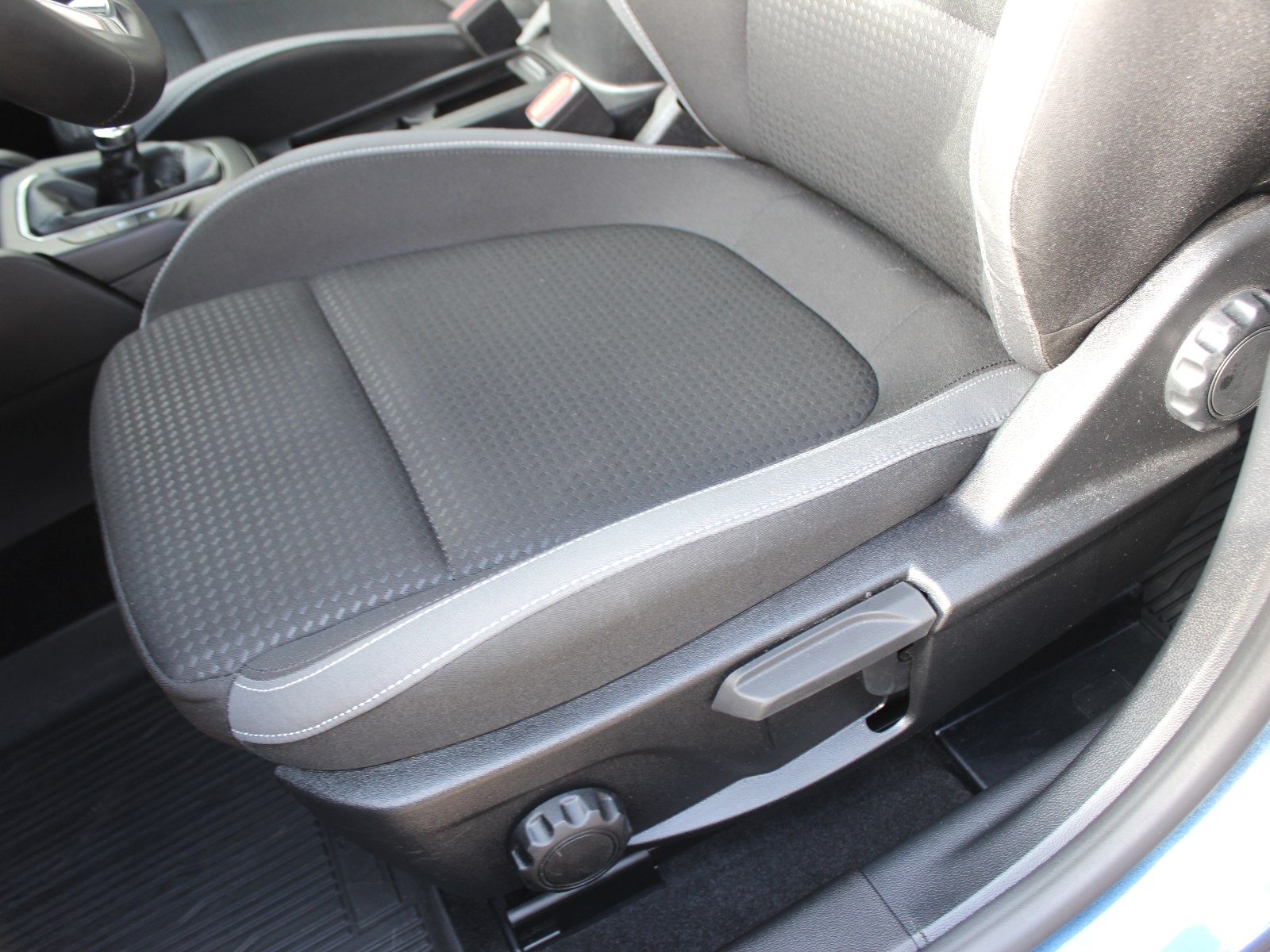 Fahrzeugabbildung Ford Focus Cool & Connect 1,0 EcoBoost Start/Stopp
