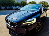 Volvo V40 D2 Momentum KLIMA SHZ LED NAVI-scheckheftg. - Volvo V40 Momentum mit Diesel-Antrieb