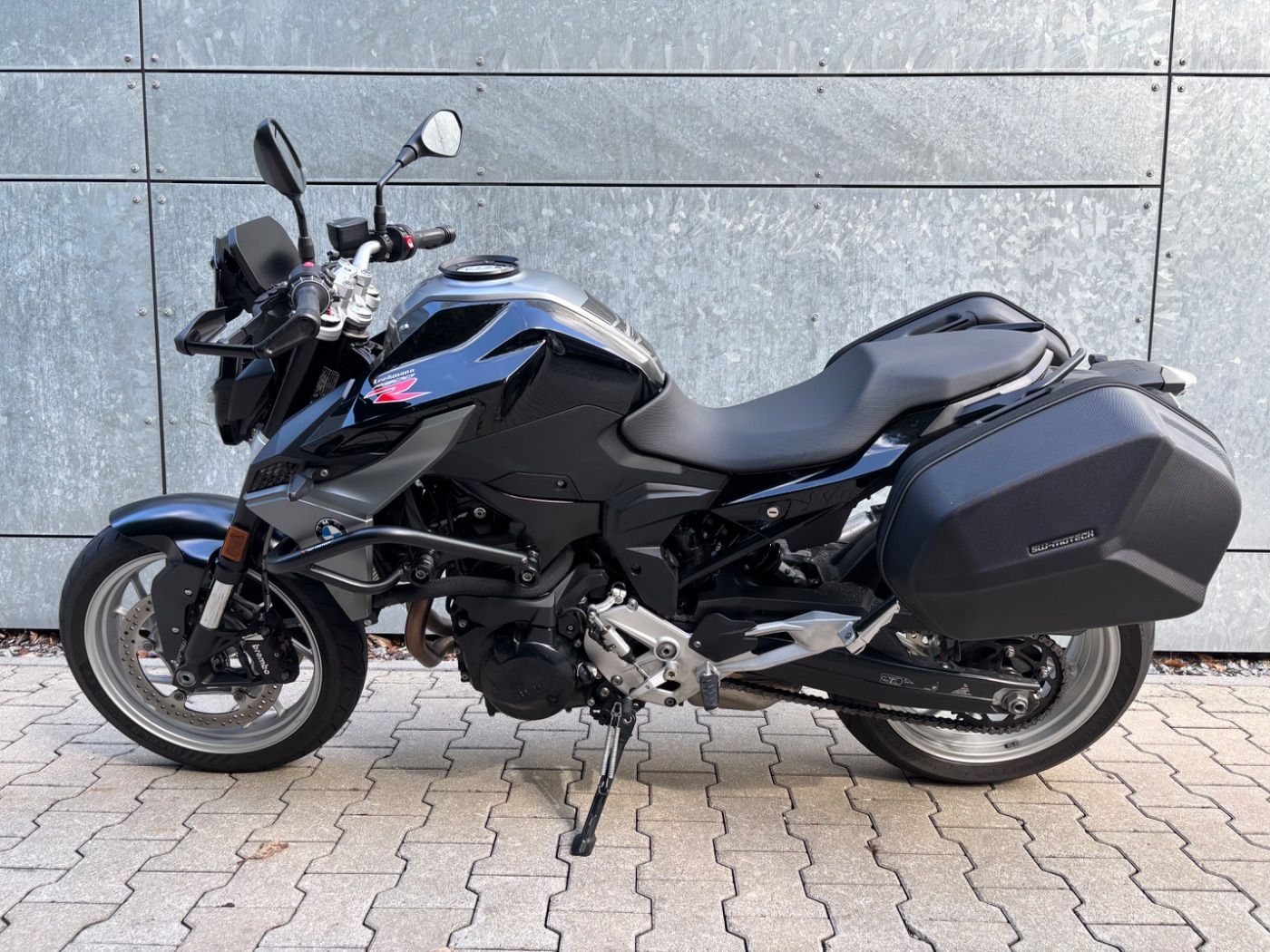 Fahrzeugabbildung BMW F 900 R Tieferlegung Seitenkoffer