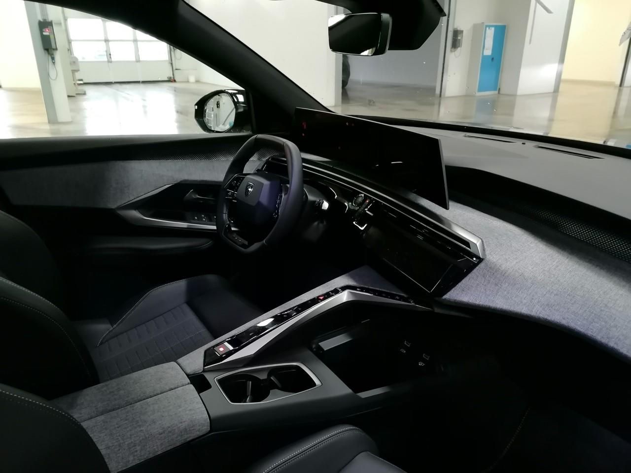 Fahrzeugabbildung Peugeot 3008 GT Hybrid e-DSC+Navi+MatrixLED+Elektr. Heck