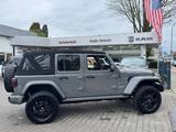 Jeep Wrangler Unlimited Sahara 4xe + elektr. Softtop - Jeep Wrangler X mit Hybrid-Antrieb (Benzin/Elektro)