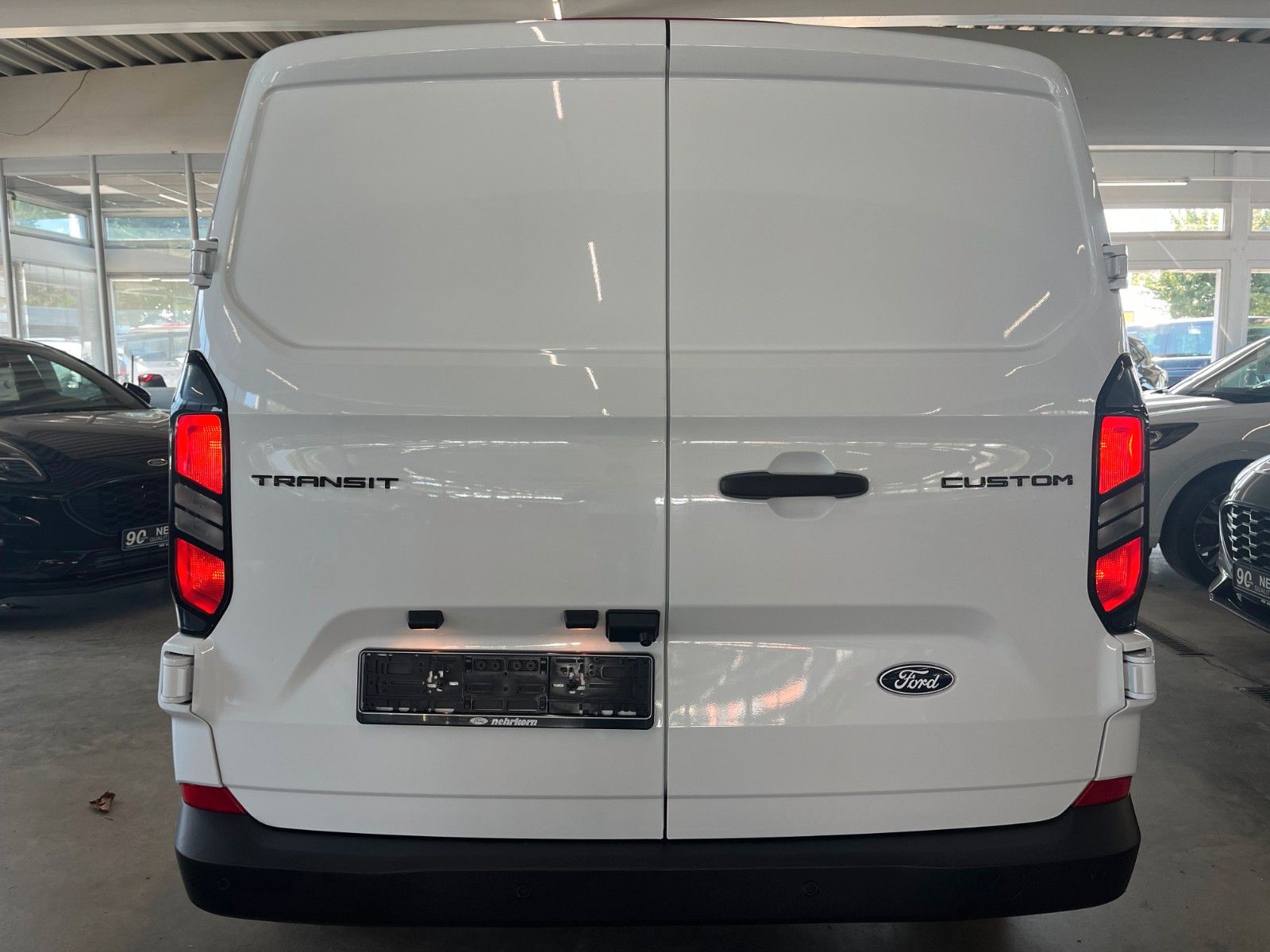 Fahrzeugabbildung Ford Transit Custom L1 TREND LED NAVI CAM ACC SHZ uvm