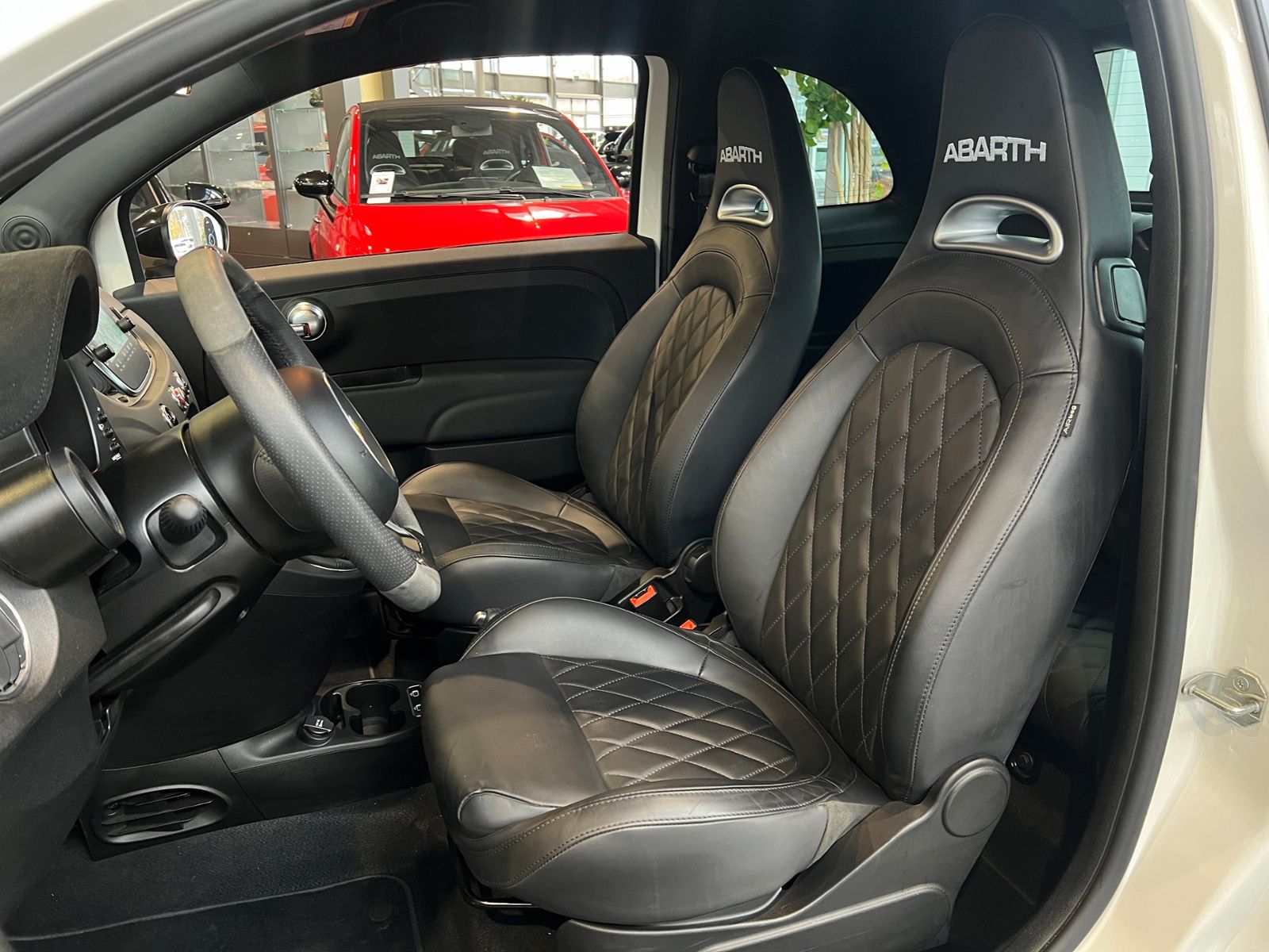 Fahrzeugabbildung Abarth 595 Competizione LEDER XEN NAV PDC ALU