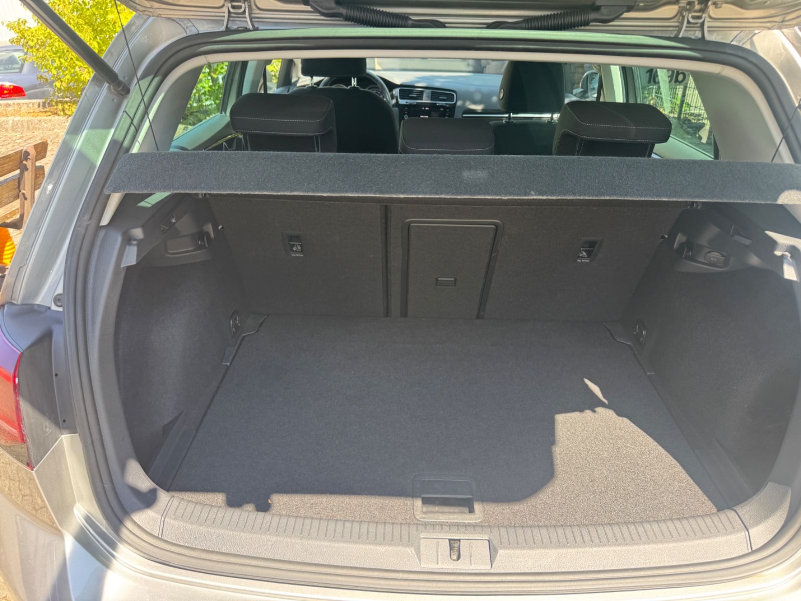 Fahrzeugabbildung Volkswagen Golf VII Lim. Highline LED+ACC+Tempomat