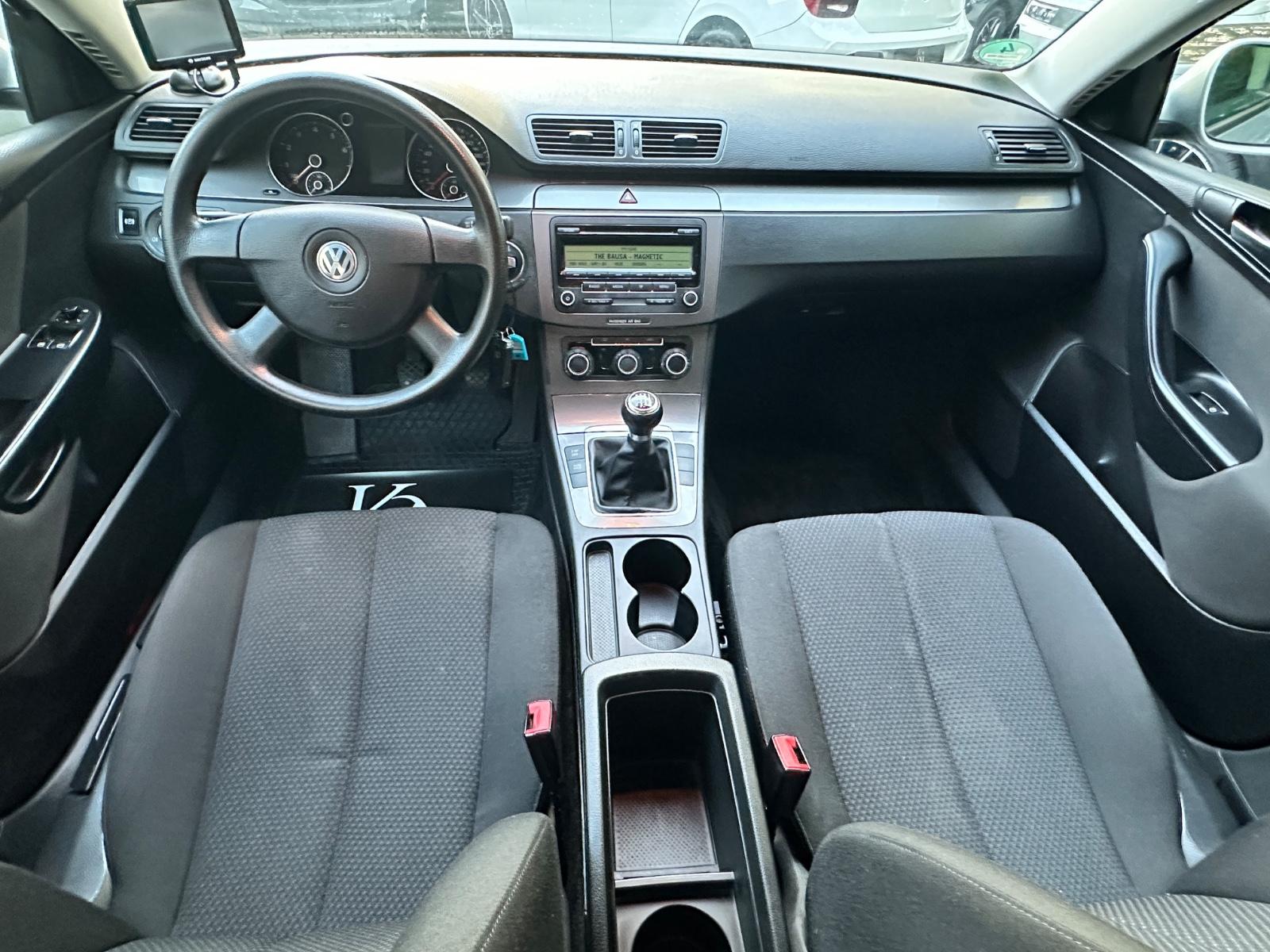 Volkswagen Passat 2010 — photo 14