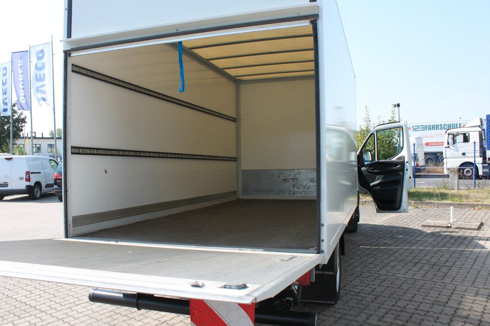 Fahrzeugabbildung Iveco Daily 35C16 Koffer LBW