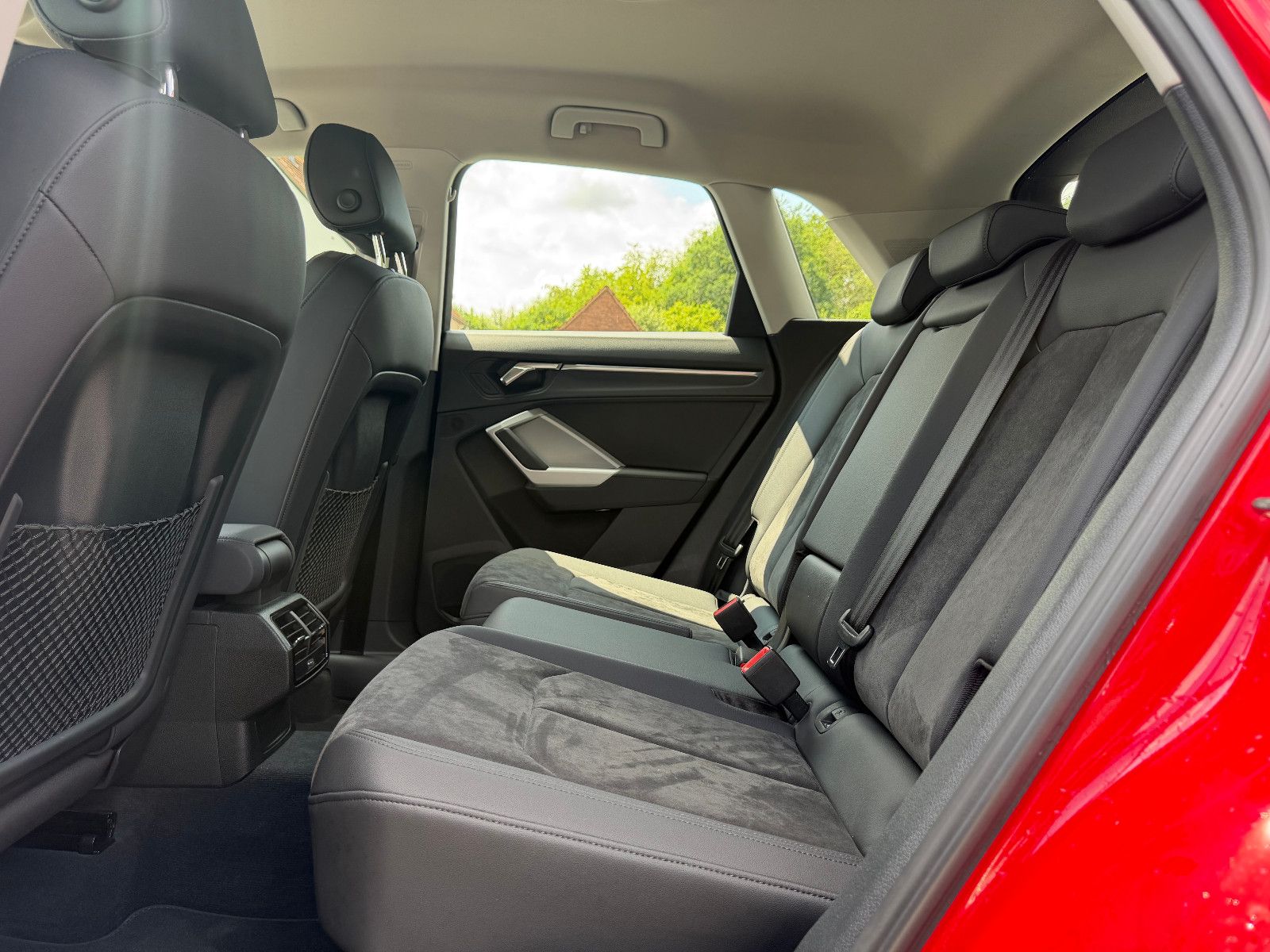 AUDI Q3 40 TFSI quattro S line NAVI/AHK/LED – Foto 11