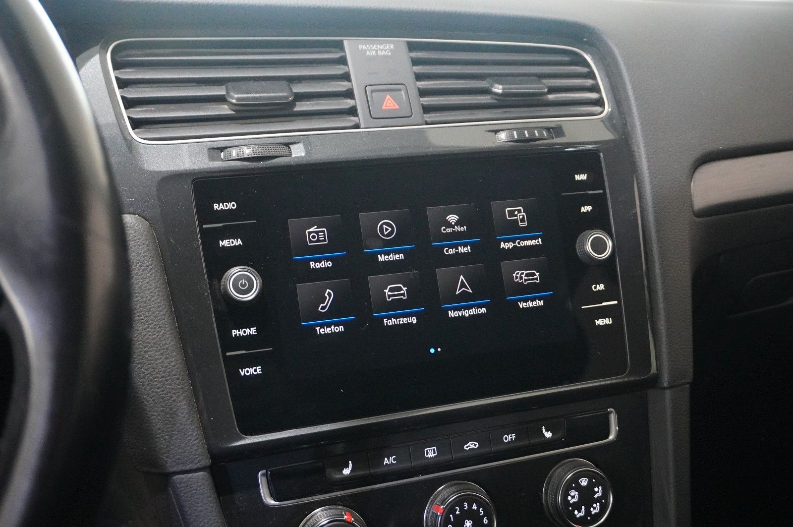 Fahrzeugabbildung Volkswagen Golf VII Variant 1.6 TDI NAVI/LED/SH/ACC/PDC/AHK