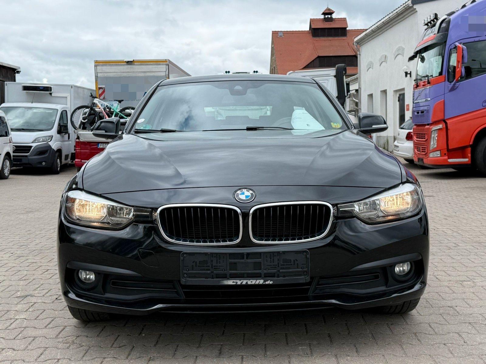 BMW 320 2015 — rear view