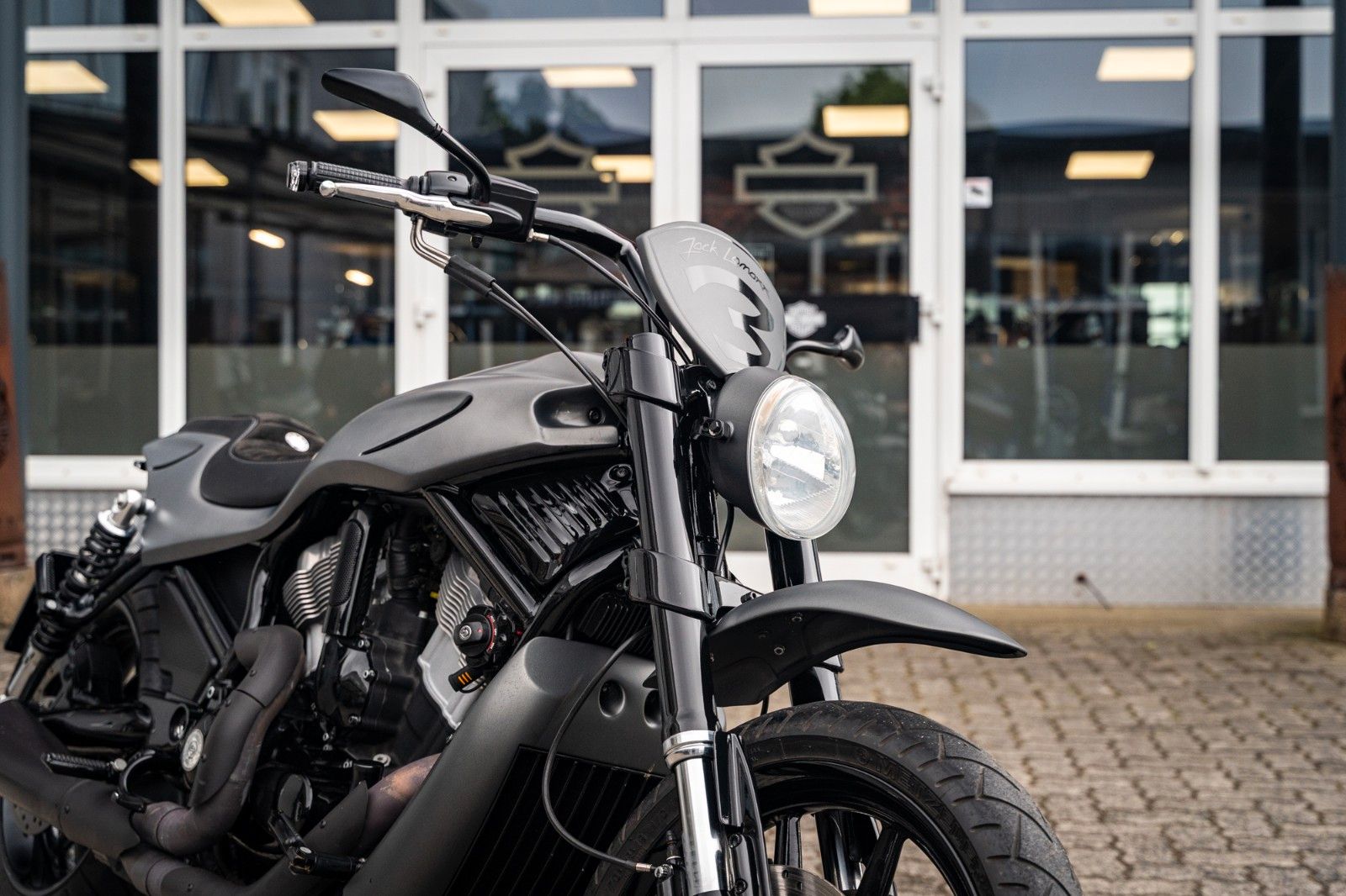 Fahrzeugabbildung Harley-Davidson VRSCR Street-Rod - Jack Lomaxx Custom Umbau