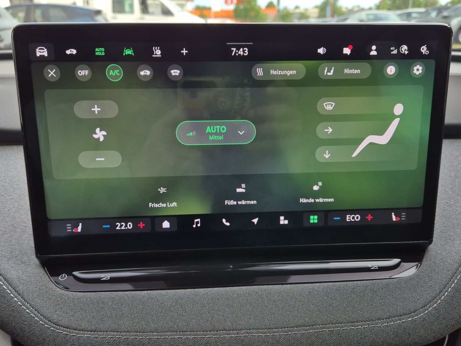 Fahrzeugabbildung SKODA Enyaq Coupé 85 Loft Matrix AHK WäPu Navi Pano AC