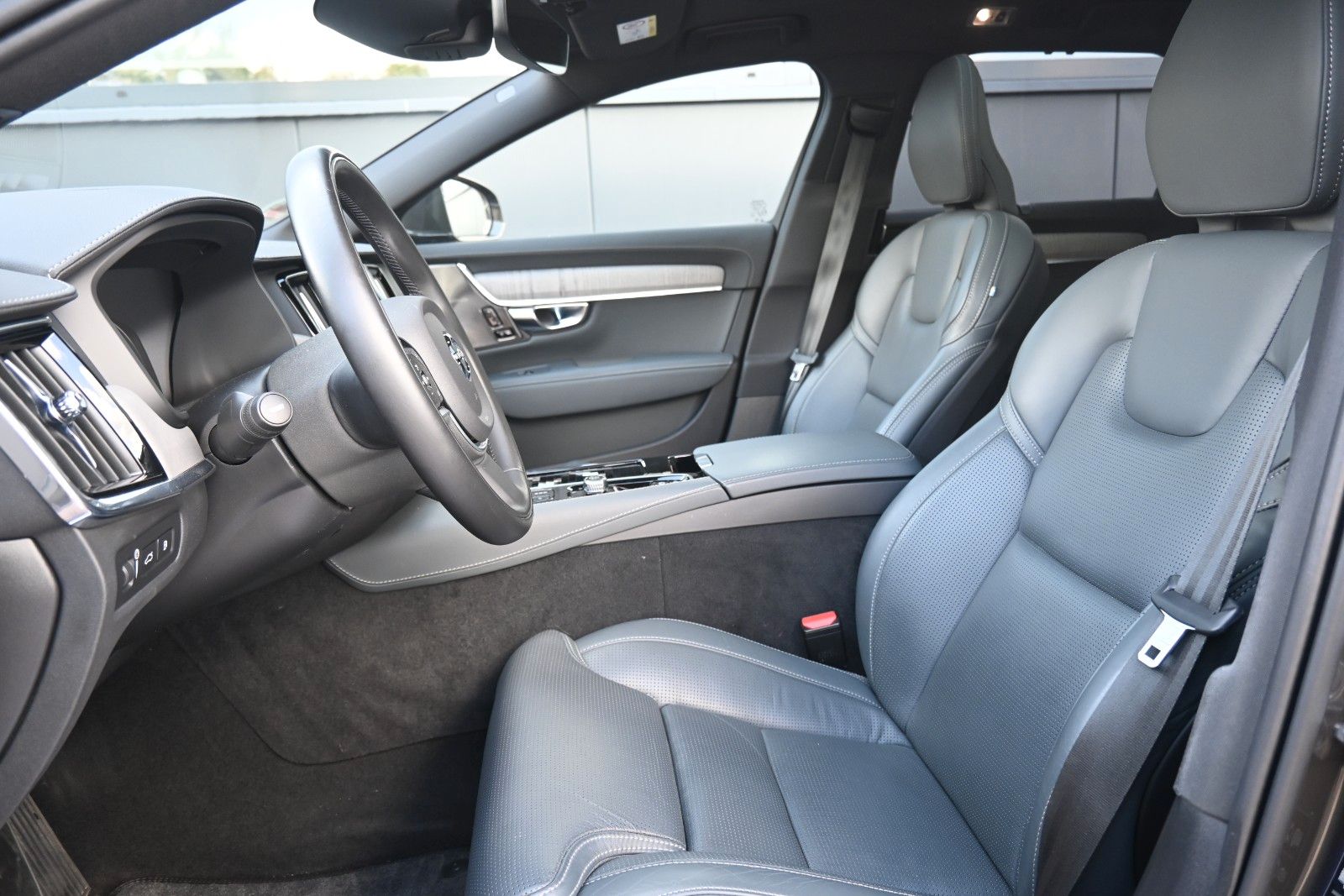Fahrzeugabbildung Volvo V90 T8 AWD Recharge Inscription*PANO*360*H&K*HUD