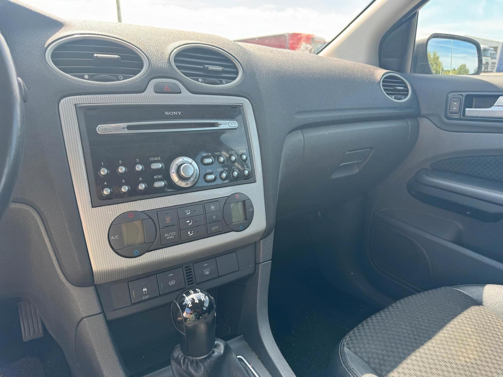 Ford Focus 2005 — photo 10