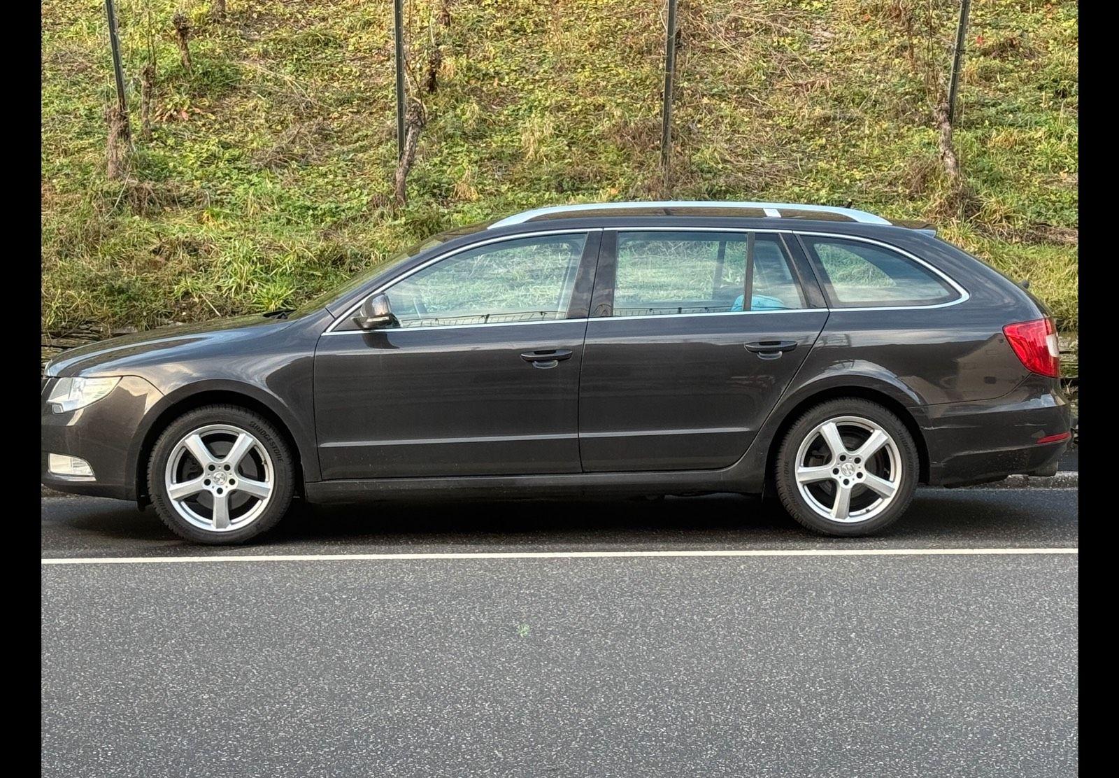 Skoda Superb 2010 — photo 9