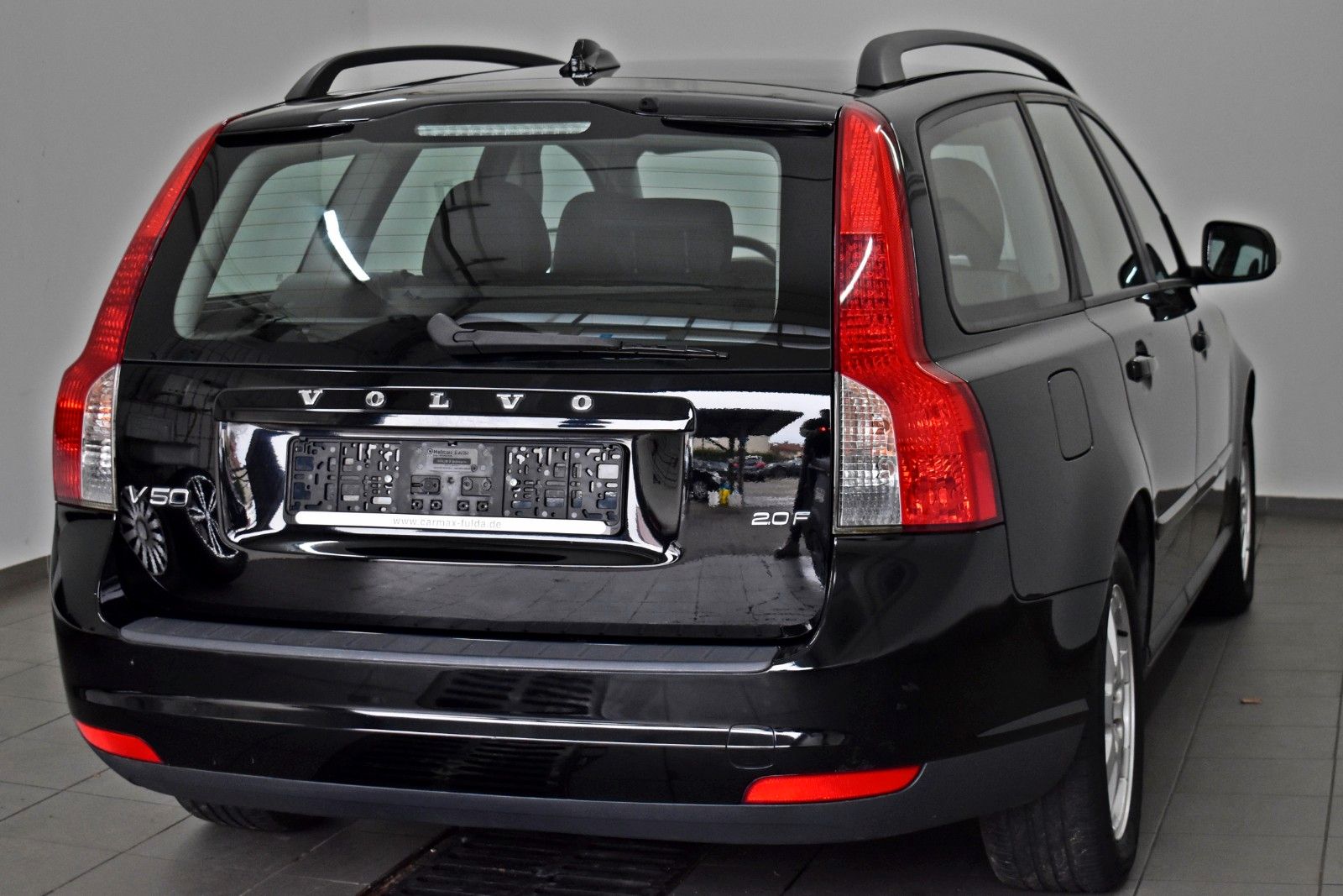 Fahrzeugabbildung Volvo V50 Kombi 2.0 F Kinetic Leder,SH,8 fach bereift