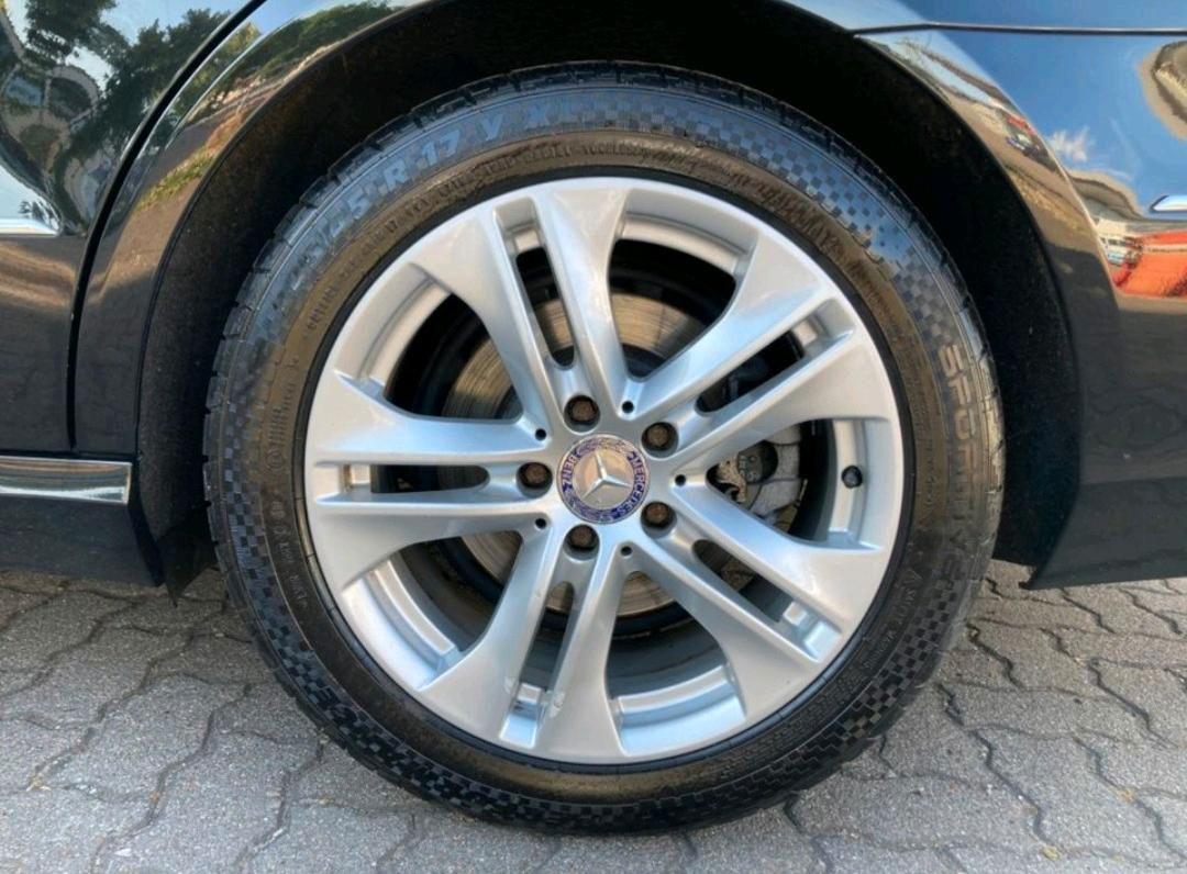 Mercedes-Benz E300 2010 — photo 11