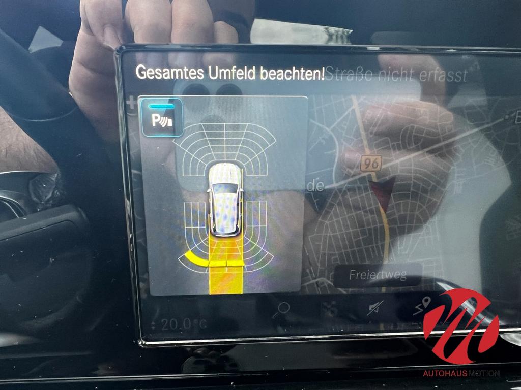 Mercedes-Benz GLB 220