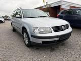 Volkswagen Passat Comfortline *AHK*Leder*Schiebedach*SHZ* - Volkswagen Passat aus 1998: Kombi
