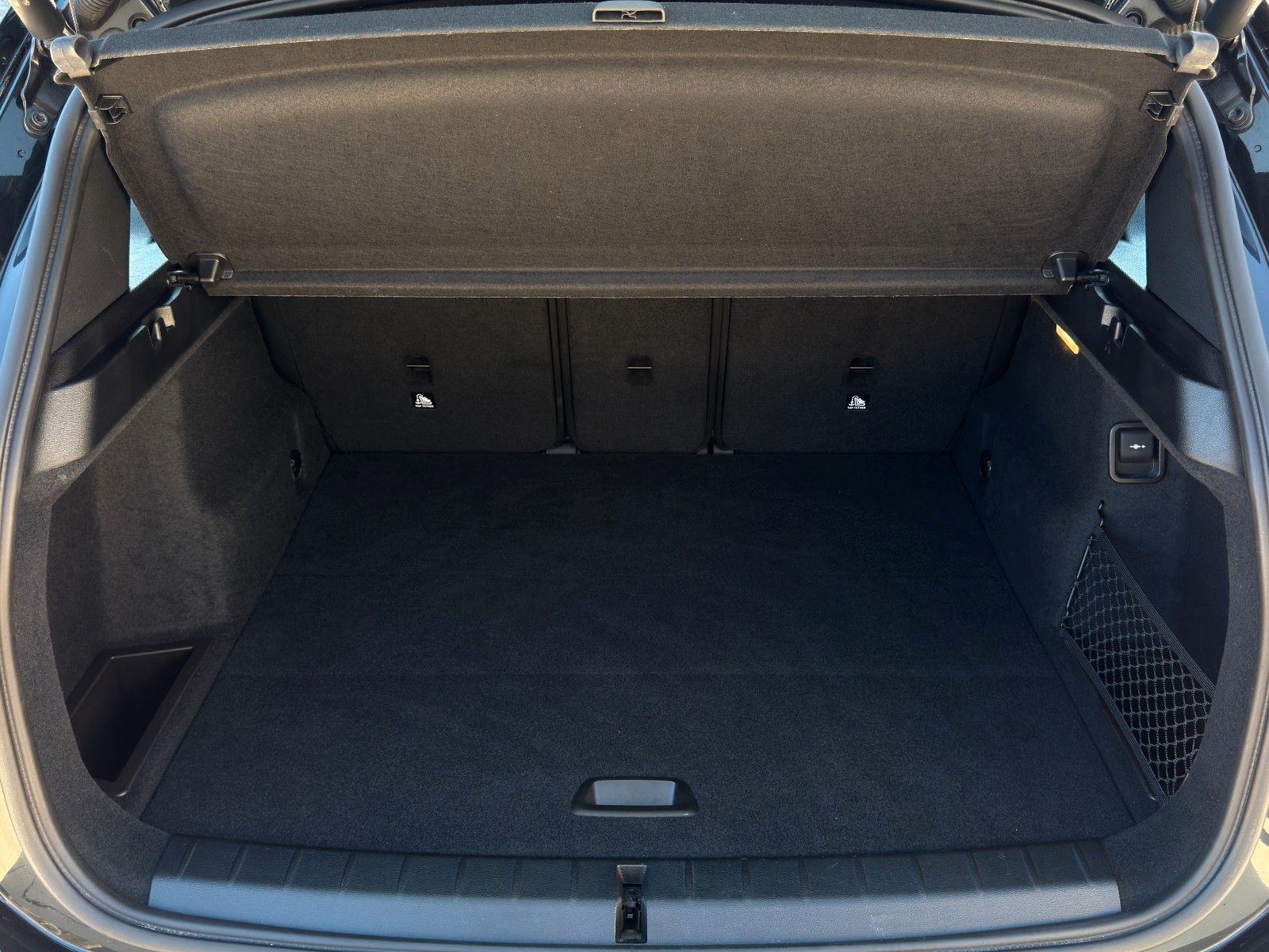 Fahrzeugabbildung BMW X1 sDrive20i Advantage Tempomat AHK PDC SHZ LED