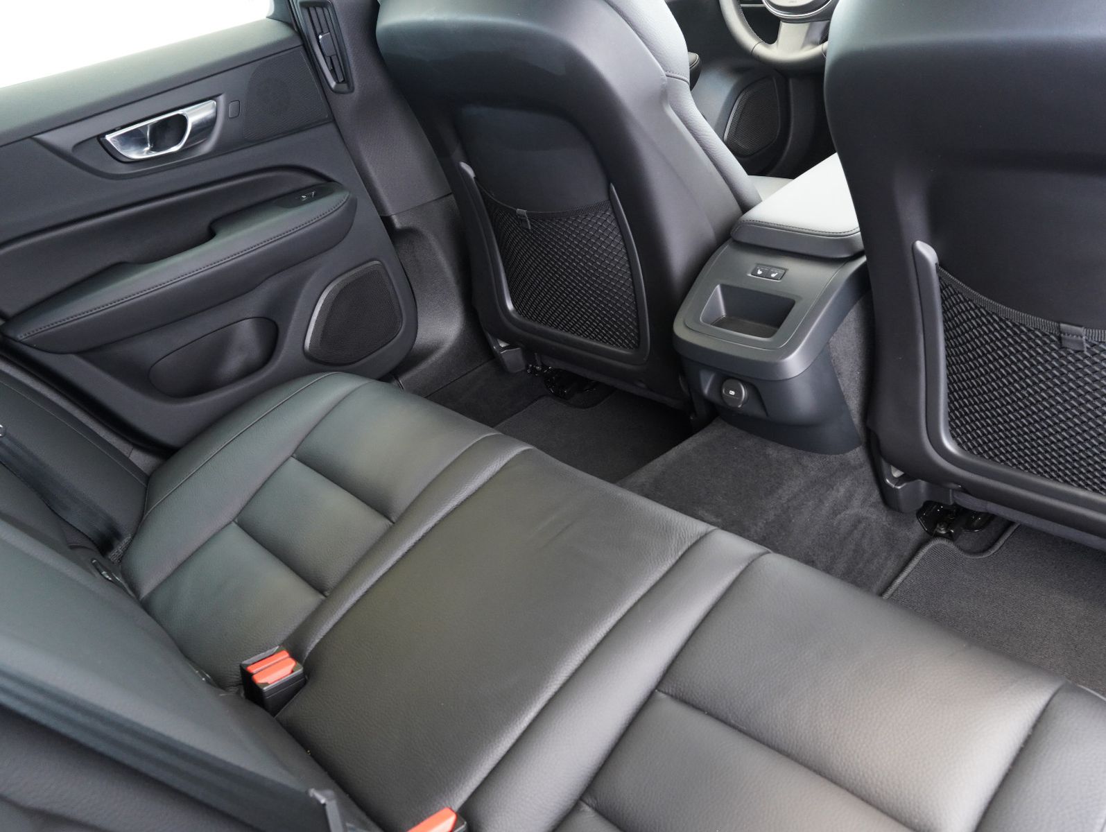 Fahrzeugabbildung Volvo V60 B4 D Plus Dark LEDER/NAVI/LED/ILS/CAM