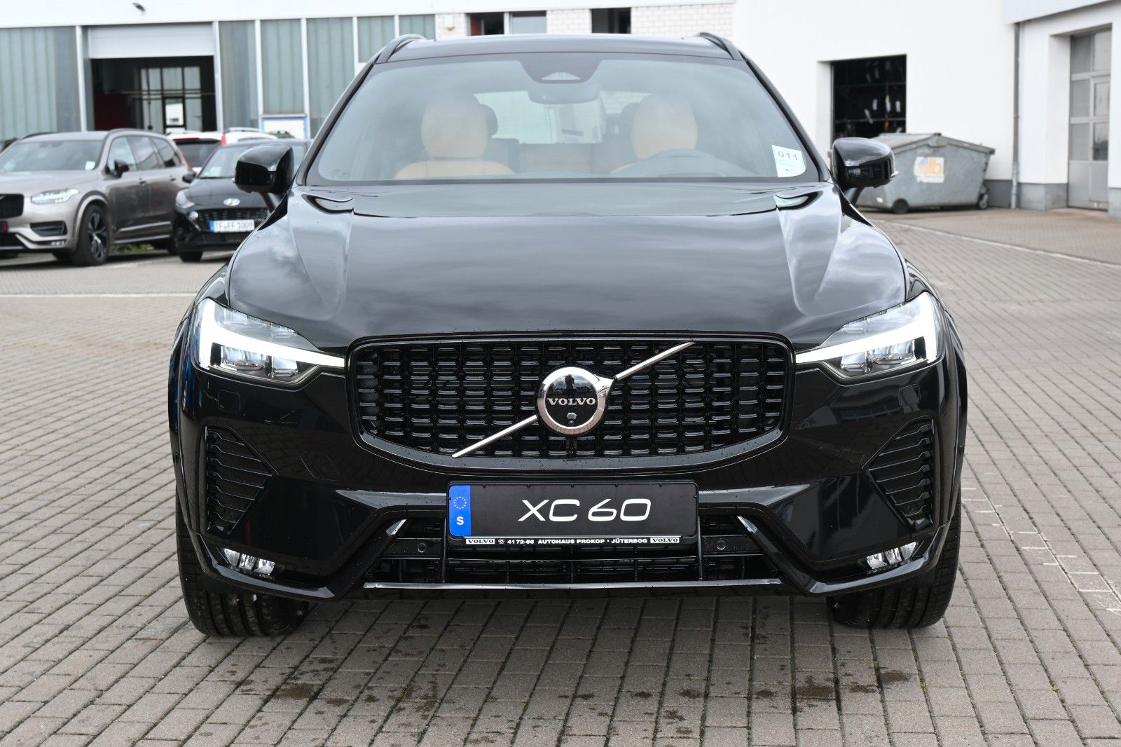 Fahrzeugabbildung Volvo XC60 B4 D AWD Ultimate Dark*STDHZG*360°*LUFT*ACC
