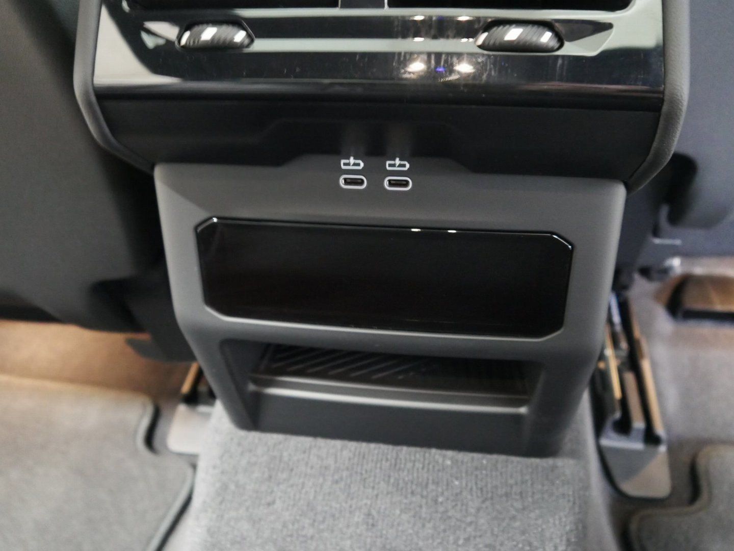 Fahrzeugabbildung BMW i5 M60 xDrive M Sportpaket pro, Sitzbelüftung vo