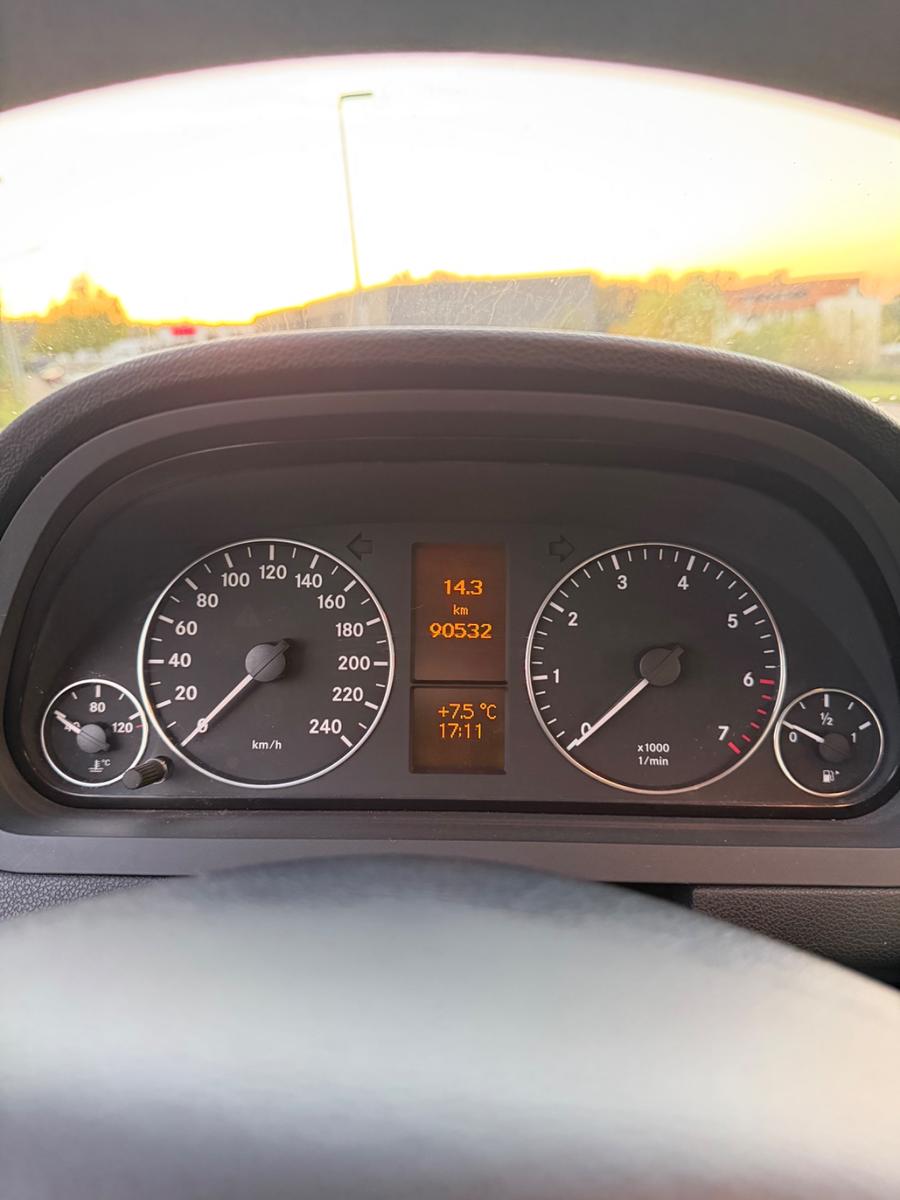 Mercedes-Benz A160 2011 — photo 7