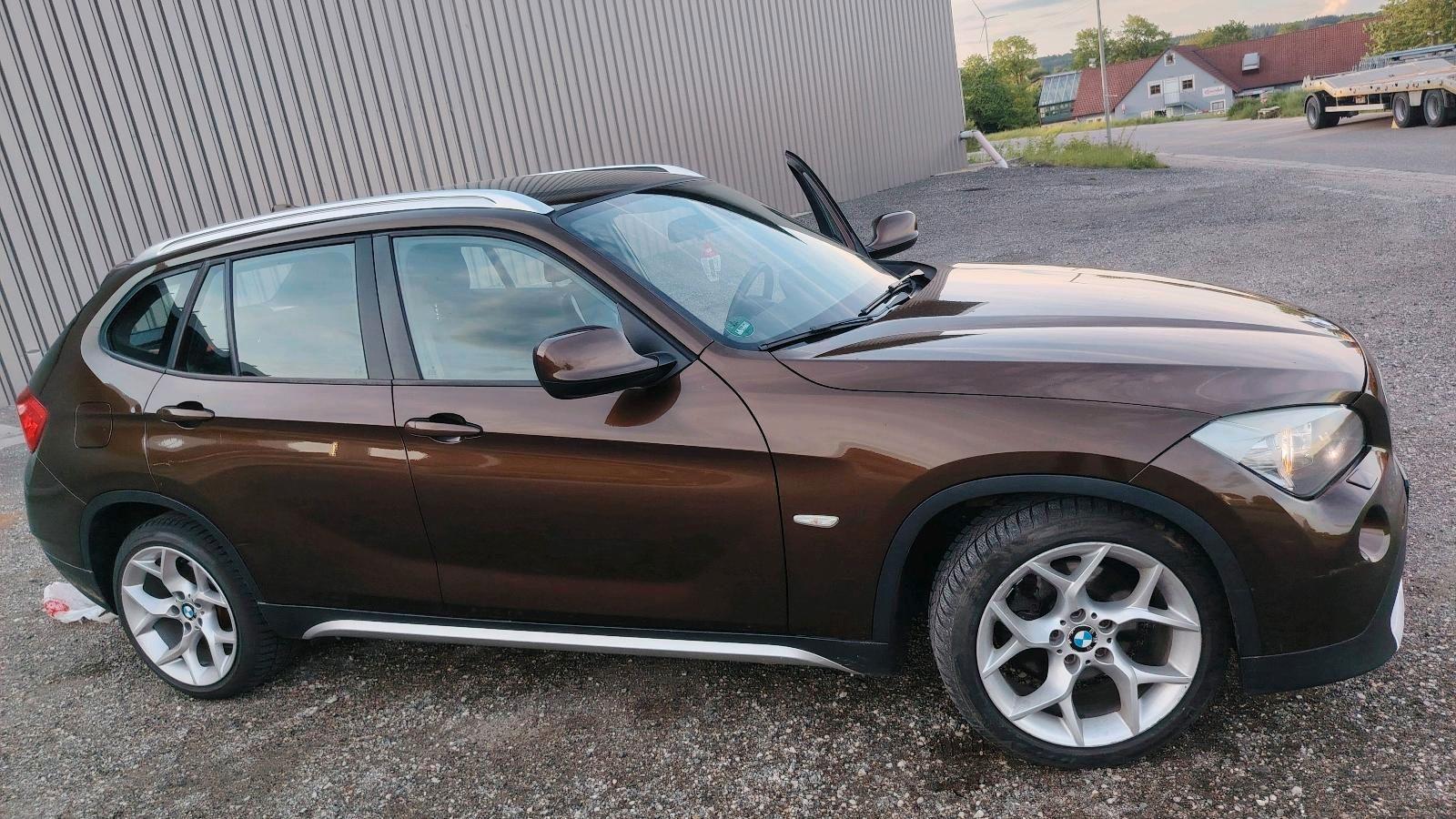 BMW X1 2010 — engine 143 HP (105kW)