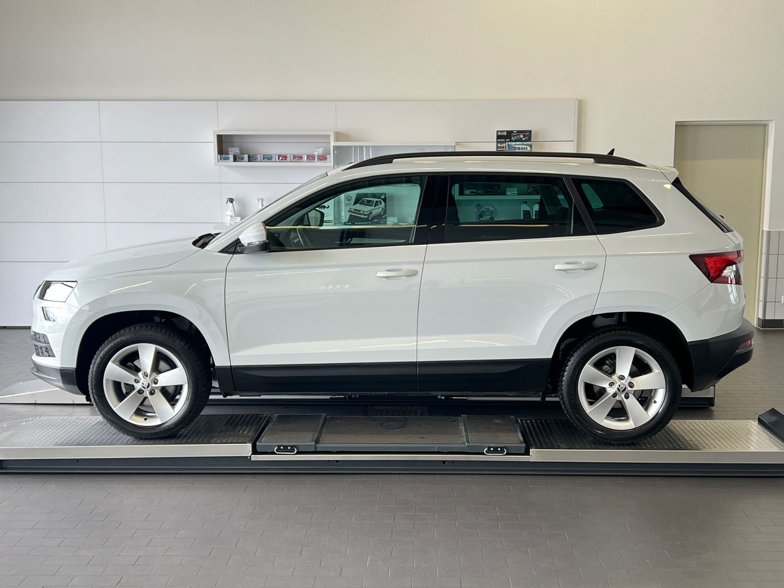 Fahrzeugabbildung SKODA Karoq Ambition 1.5 TSI *AHK, SmartLink, Kamera,