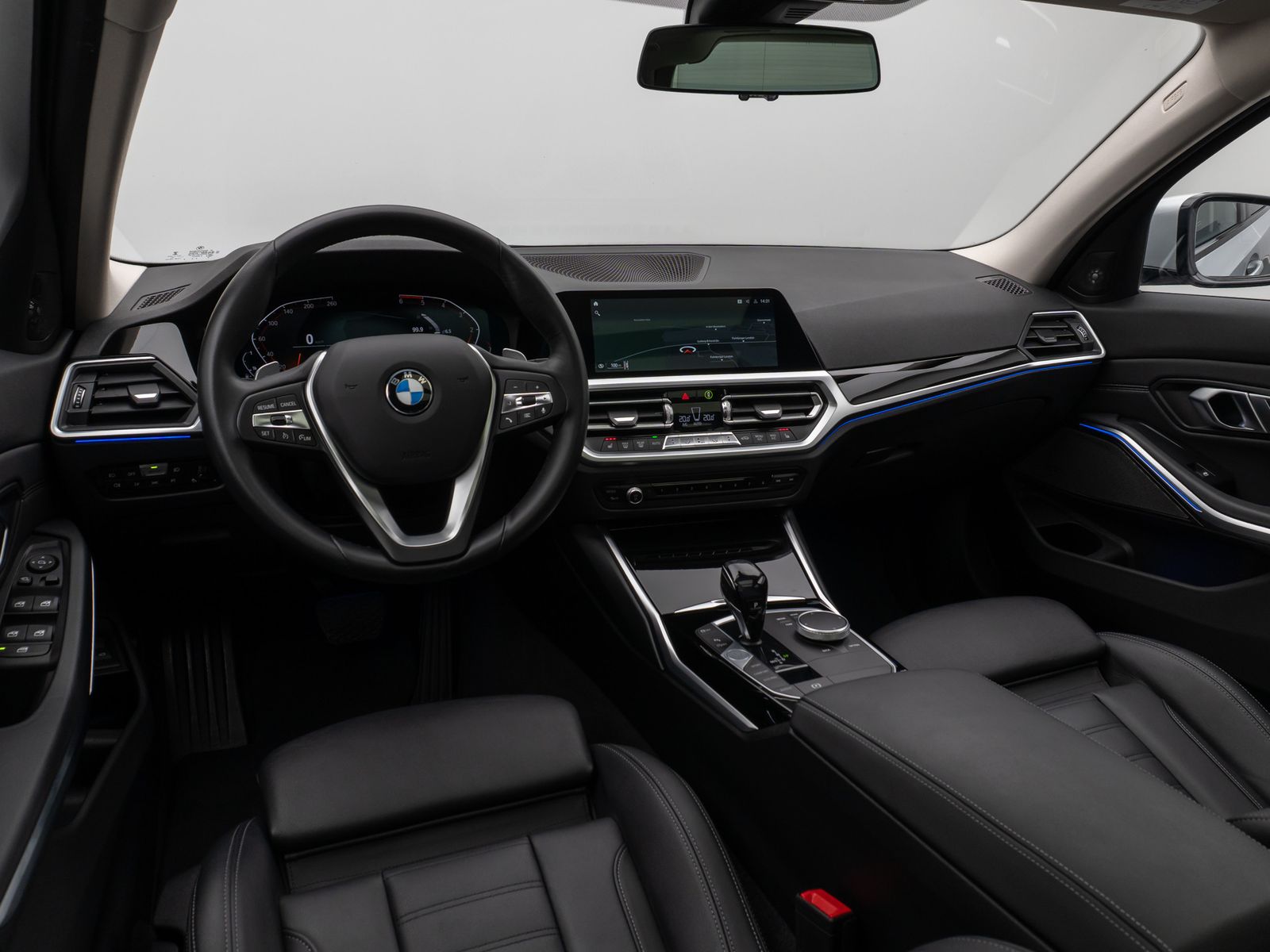 Fahrzeugabbildung BMW 330d xD Sport Line Kamera Panorama HUD DAB H/K