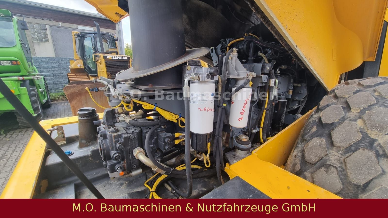 Fahrzeugabbildung BOMAG BW 213 DH-4 / Walzenzug / 14,9t