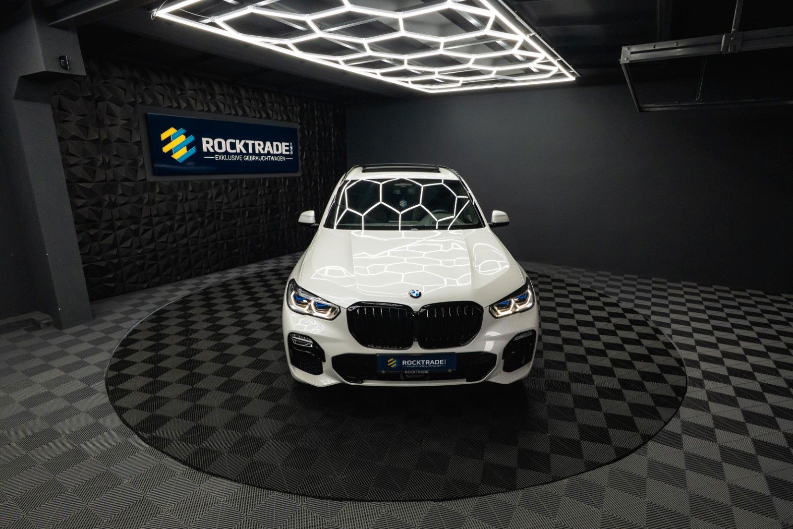 Fahrzeugabbildung BMW X5 M50i Shadow Line | ACC | Pano | Laser | Sky