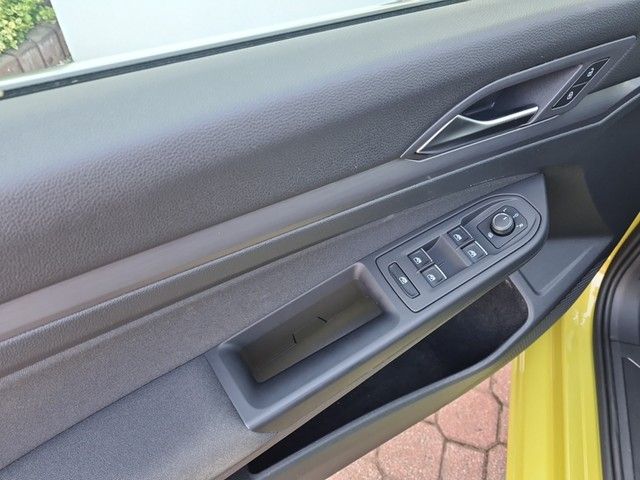 Fahrzeugabbildung Volkswagen Golf VIII Style LED ACC AID HUD NAVI PDC SHZ LED