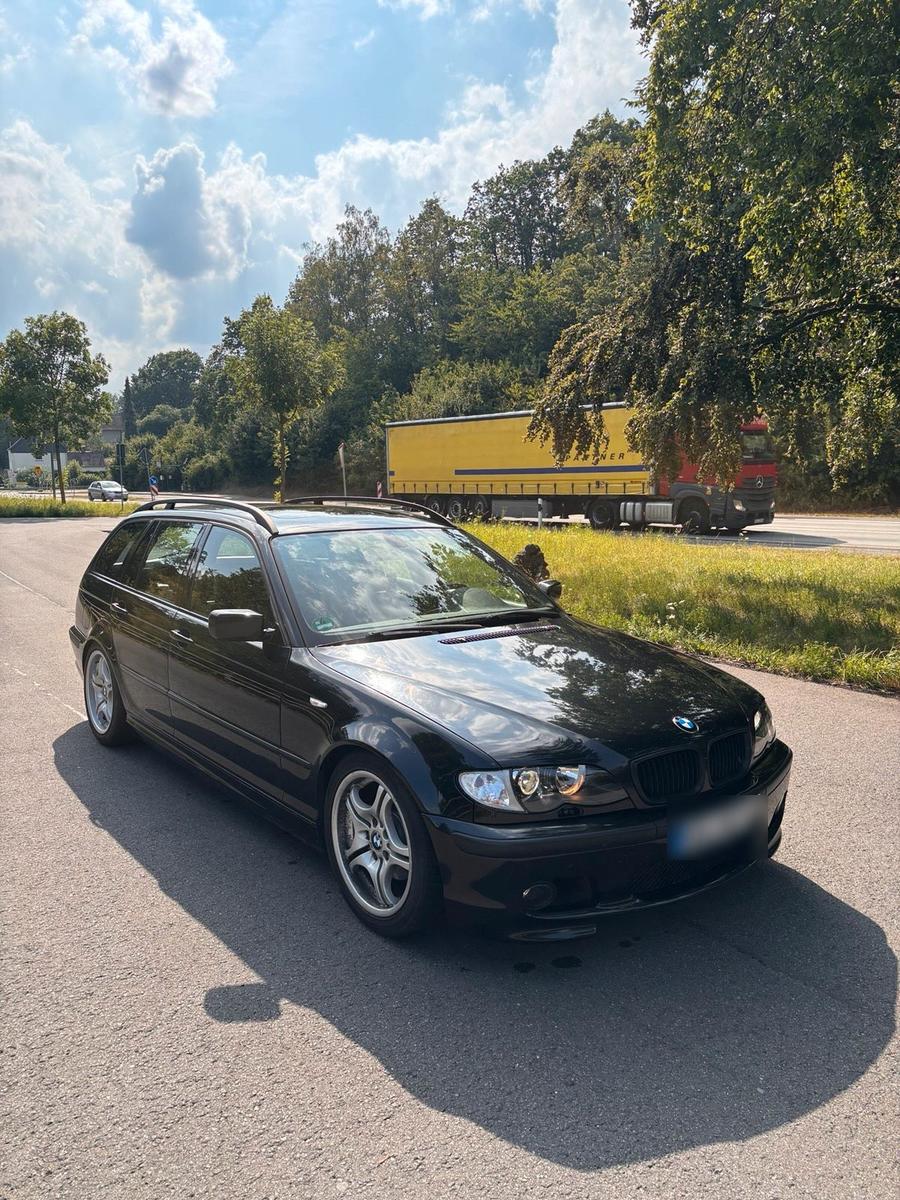 BMW 318 2004 — interior