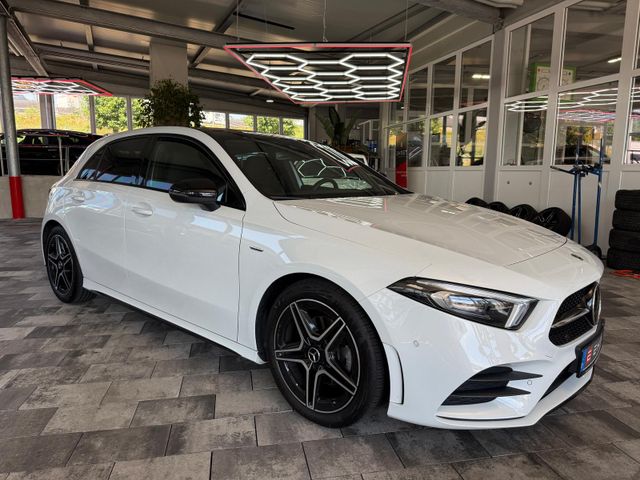 MERCEDES-BENZ A 200. Edition AMG-Line, Nightpaket