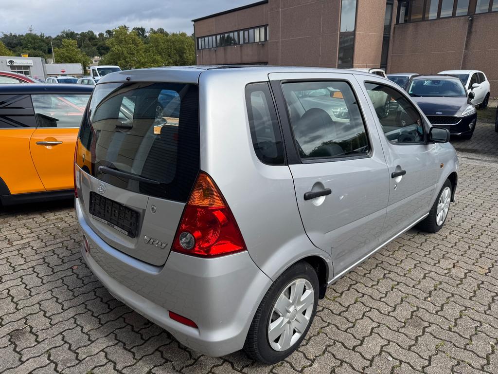 Daihatsu YRV