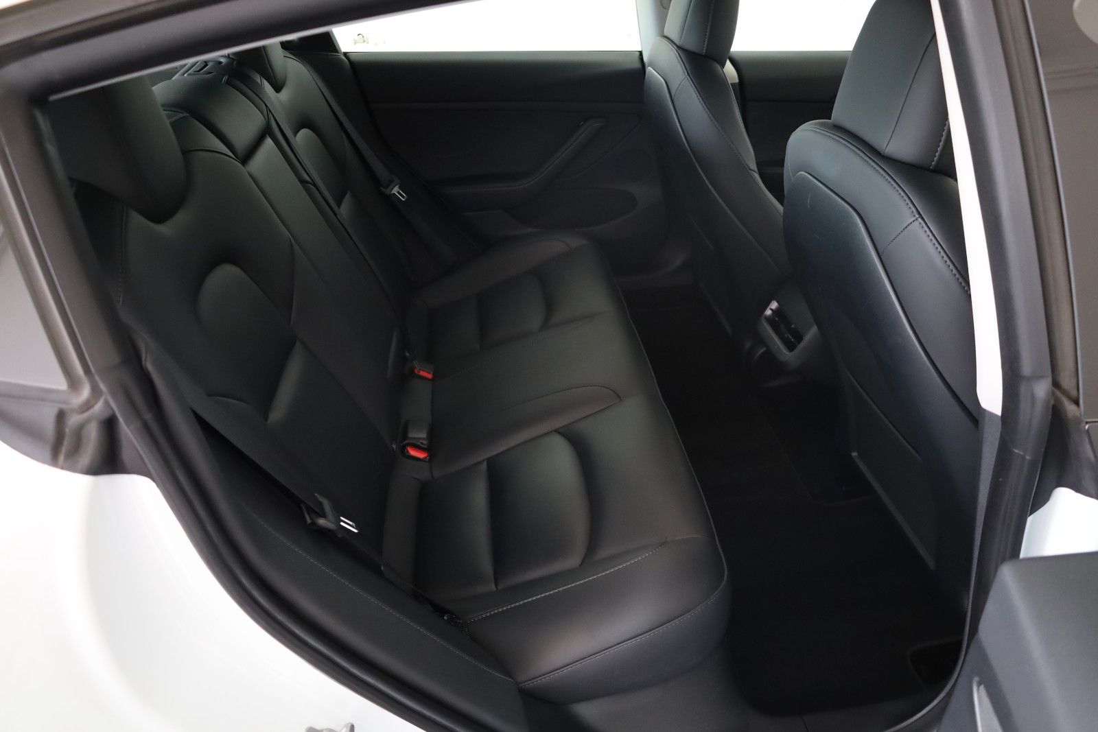 Fahrzeugabbildung Tesla Model 3 Long Range Dual AWD Leder,Navi,LED,Panor
